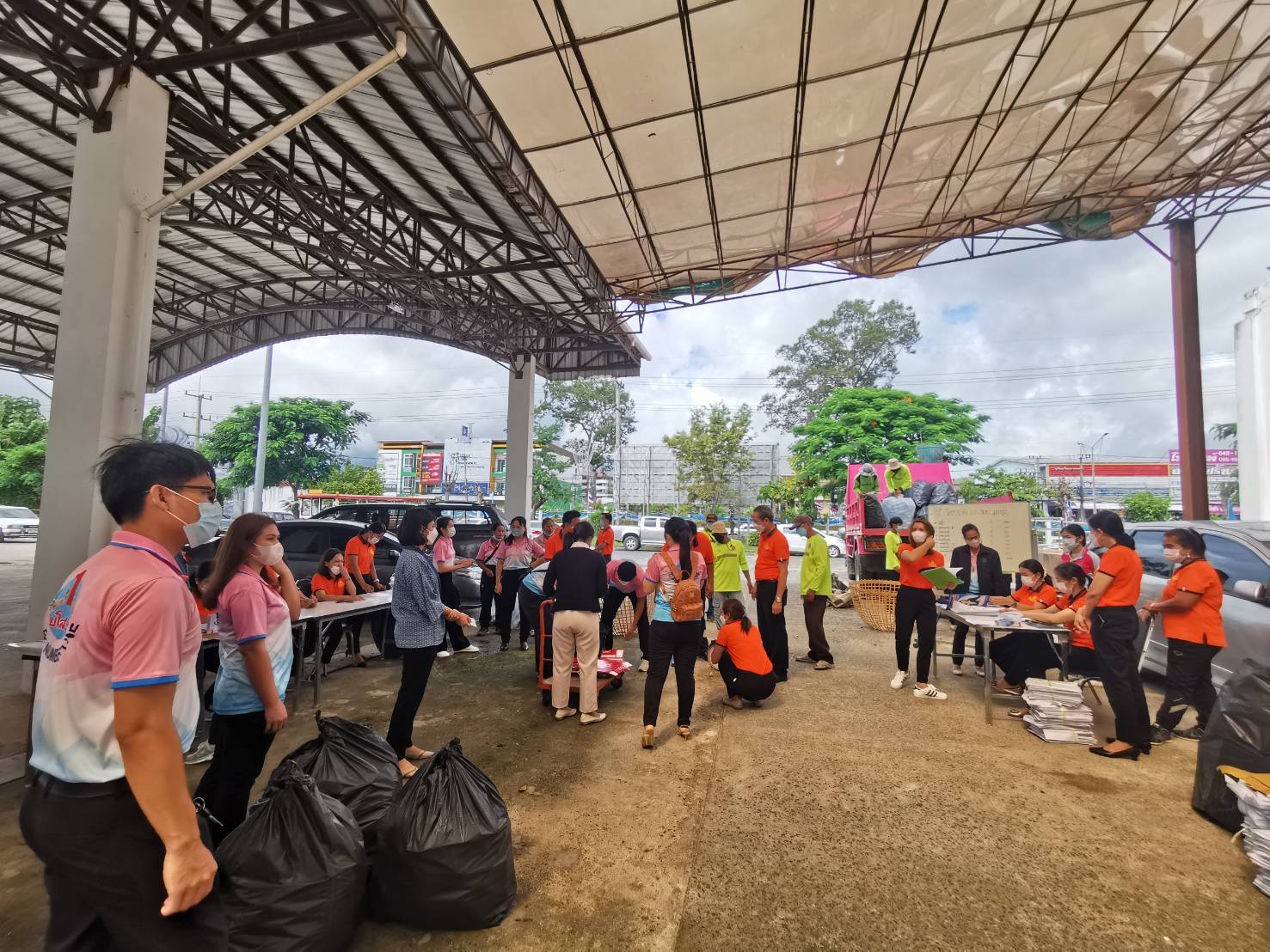 พช.ยโสธร จังหวัดยโสธร รับซื้อขยะรีไซเคิล ตามโครงการ คัดแยก (ขยะ) แลกบุญ ครั้งที่ 5