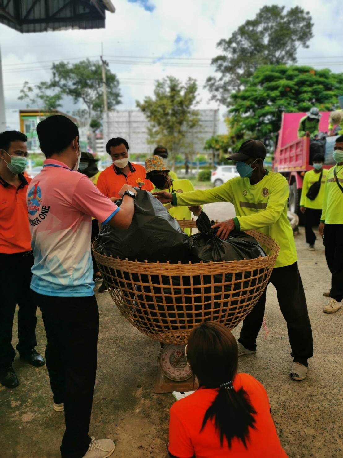 พช.ยโสธร จังหวัดยโสธร รับซื้อขยะรีไซเคิล ตามโครงการ คัดแยก (ขยะ) แลกบุญ ครั้งที่ 5