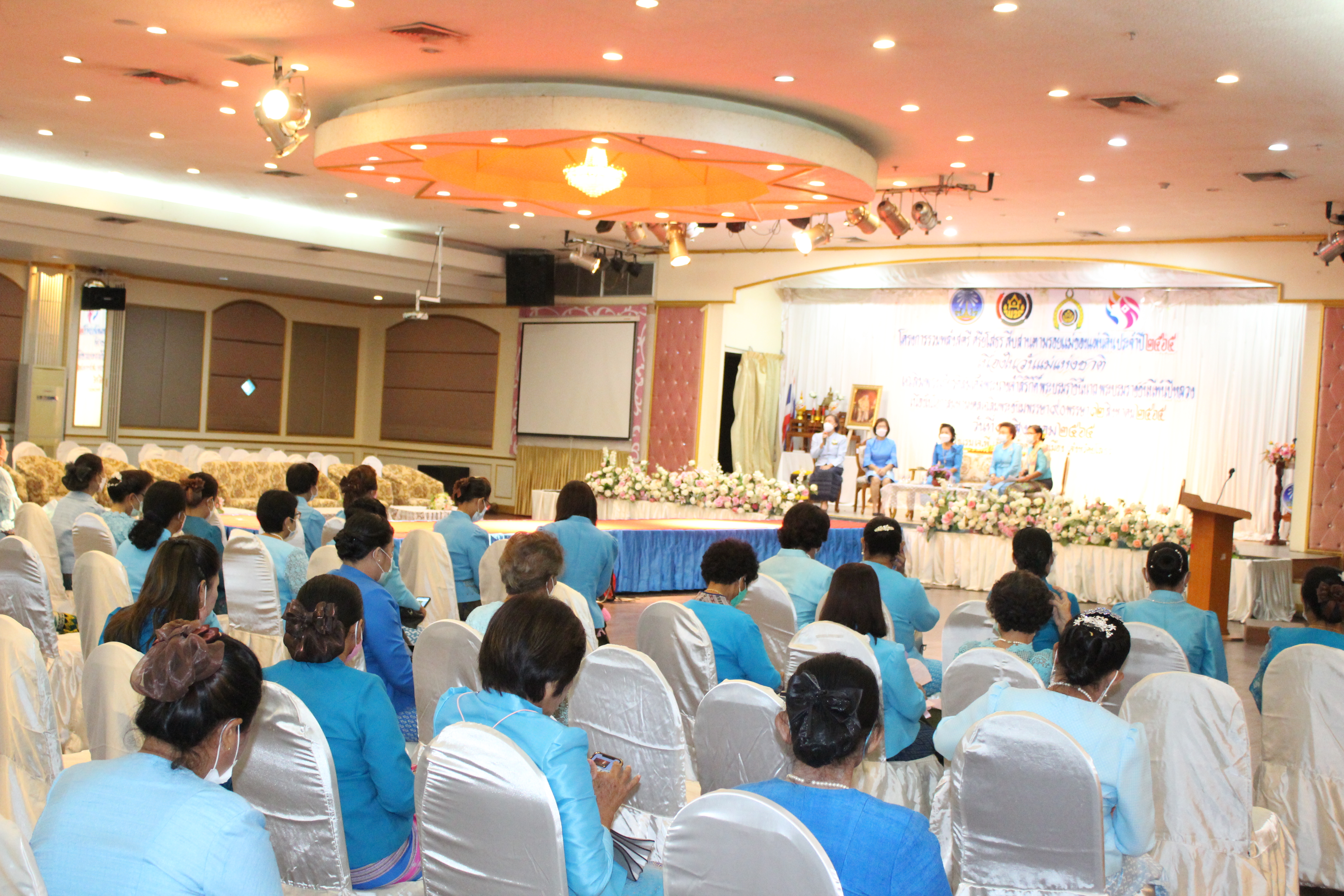 พช.ยโสธร  จัดกิจกรรมเสวนา ในหัวข้อเรื่อง “พลังสตรี พลังสร้างสรรค์ สู่การพัฒนาที่ยั่งยืน   ภายใต้โครงการ “รวมพลังสตรี ศรียโสธร สืบสานตามรอยแม่ของแผ่นดิน ปี 2565 “