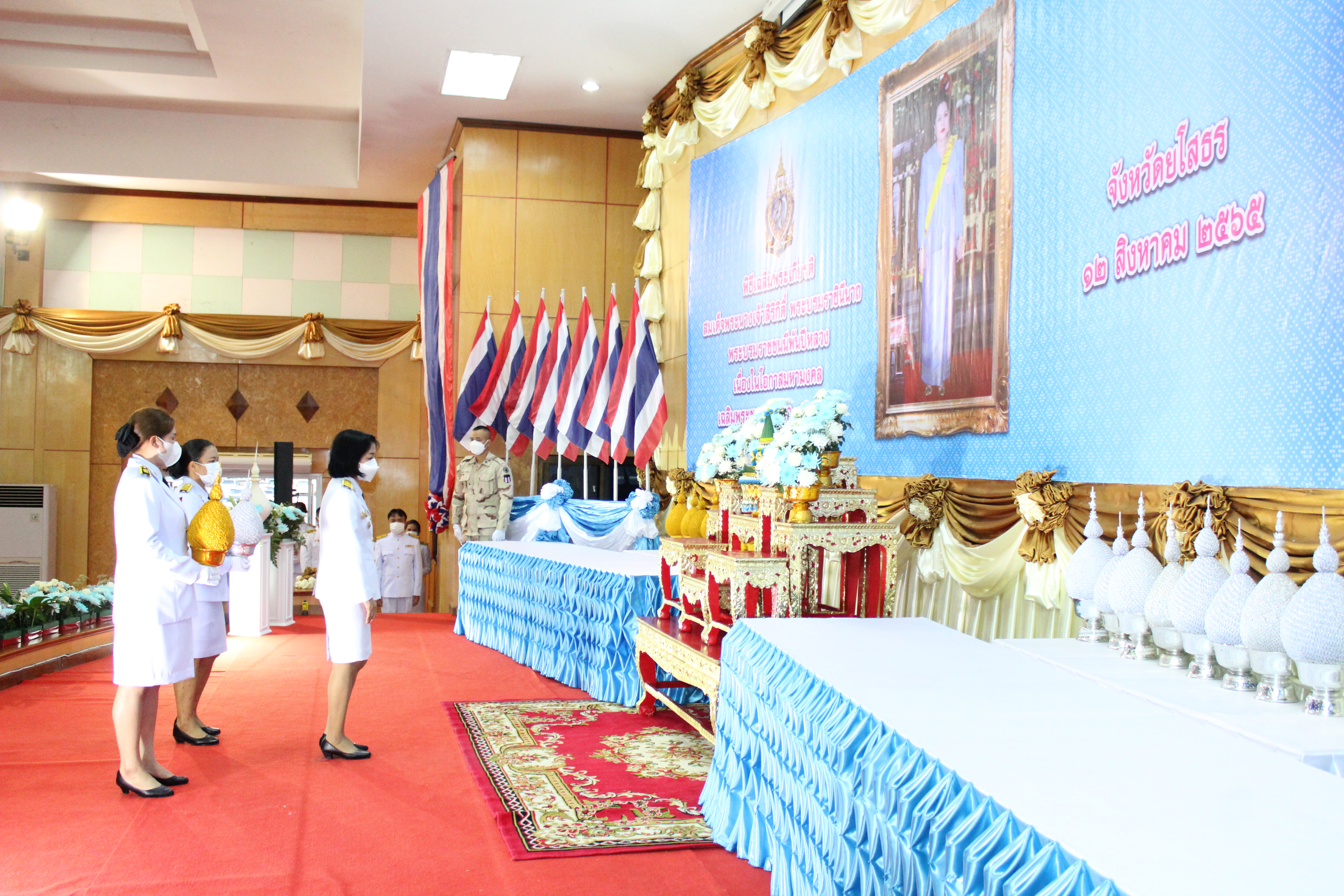 พช.ยโสธร : ร่วมพิธีถวายเครื่องราชสักการะ วางพานพุ่มและพิธีจุดเทียนถวายพระพรชัยมงคล สมเด็จพระนางเจ้าสิริกิติ์ พระบรมราชินีนาถ พระบรมราชชนนีพันปีหลวง เนื่องในโอกาสมหามงคลเฉลิมพระชนมพรรษา 90 พรรษา 12 สิงหาคม 2565