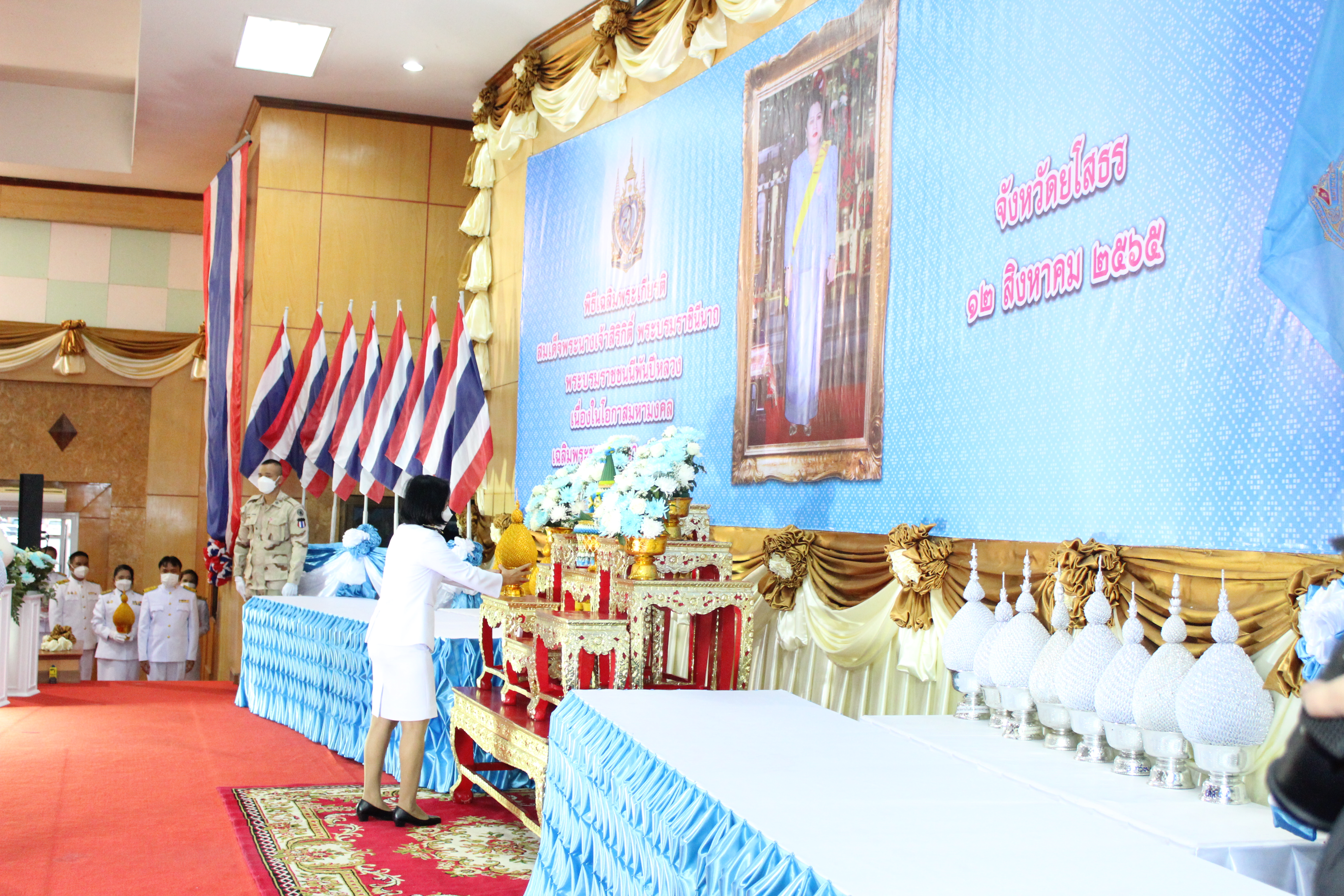 พช.ยโสธร : ร่วมพิธีถวายเครื่องราชสักการะ วางพานพุ่มและพิธีจุดเทียนถวายพระพรชัยมงคล สมเด็จพระนางเจ้าสิริกิติ์ พระบรมราชินีนาถ พระบรมราชชนนีพันปีหลวง เนื่องในโอกาสมหามงคลเฉลิมพระชนมพรรษา 90 พรรษา 12 สิงหาคม 2565