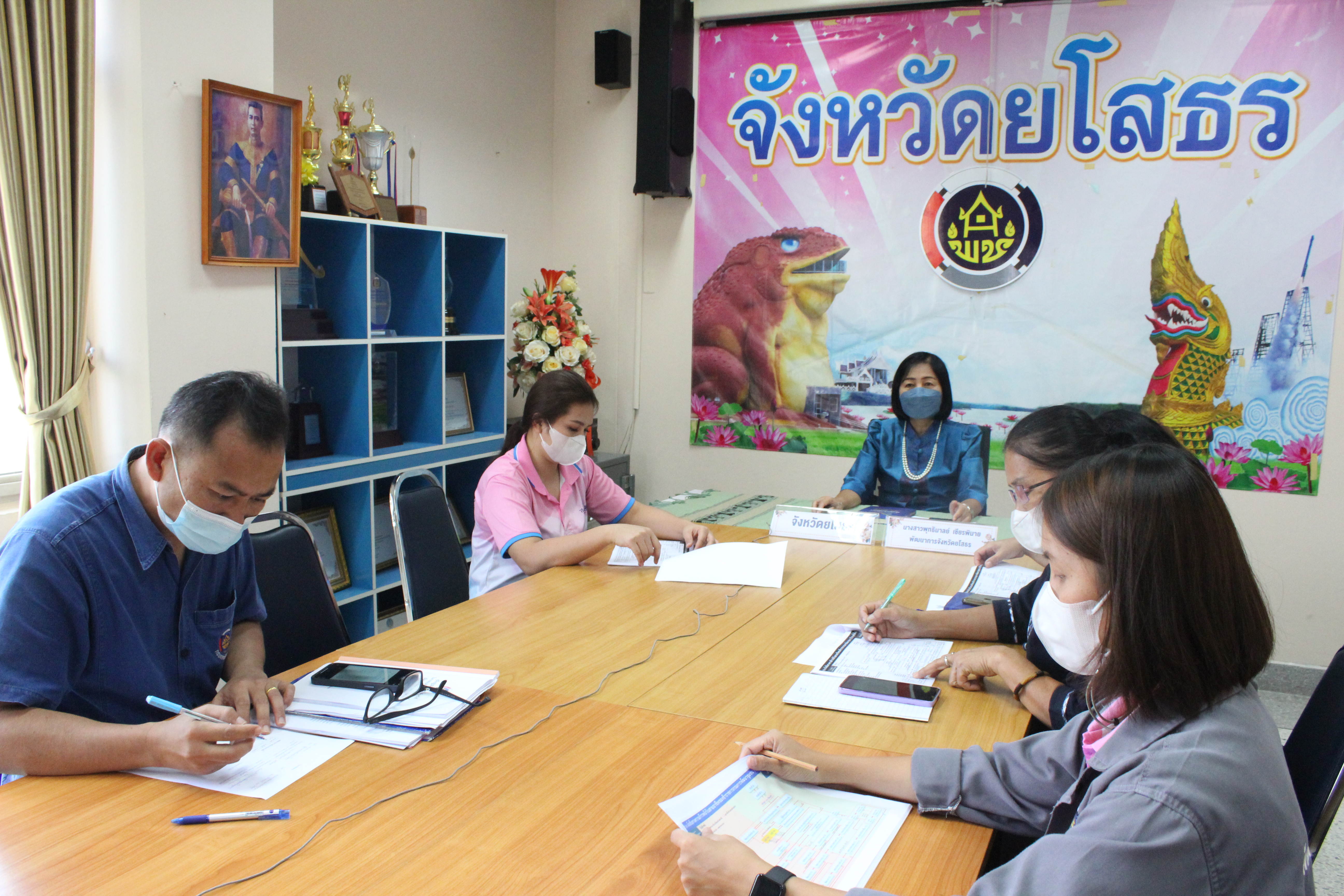 พช.จังหวัดยโสธร ร่วมรับฟังการประชุมชี้แจงรายละเอียดและทำความเข้าใจประกาศกรมการพัฒนาชุมชน เรื่อง การกำหนดเส้นทางความก้าวหน้าในสายอาชีพของข้าราชการ กรมการพัฒนาชุมชน (ปรับปรุงครั้งที่ ๔)