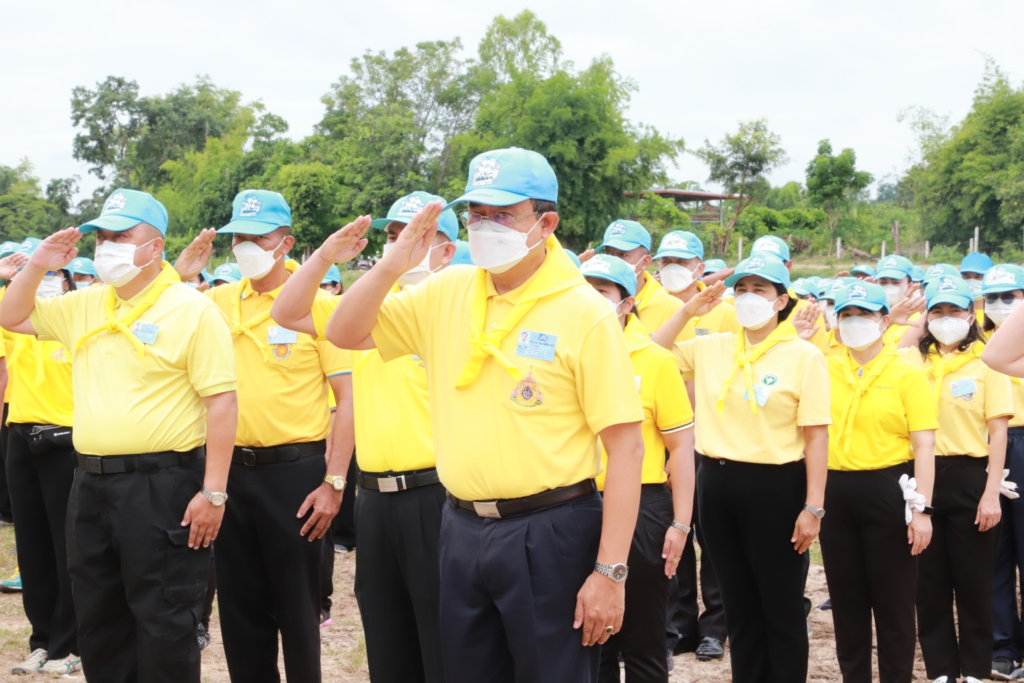 พช.ยโสธร   ร่วมกิจกรรมจิตอาสาพัฒนาปลูกต้นไม้ ปล่อยพันธุ์สัตว์น้ำ   เฉลิมพระเกียรติเนื่องในโอกาสวันเฉลิมพระชนมพรรษา 90 พรรษา 12 สิงหาคม 2565 สมเด็จพระนางเจ้าสิริกิติ์ พระบรมราชินีนาถ พระบรมราชชนนีพันปีหลวง 12 สิงหาคม 2565 ที่หนองน้ำสาธารณะบ้านบาก ต.สำราญ อ.เมืองยโสธร