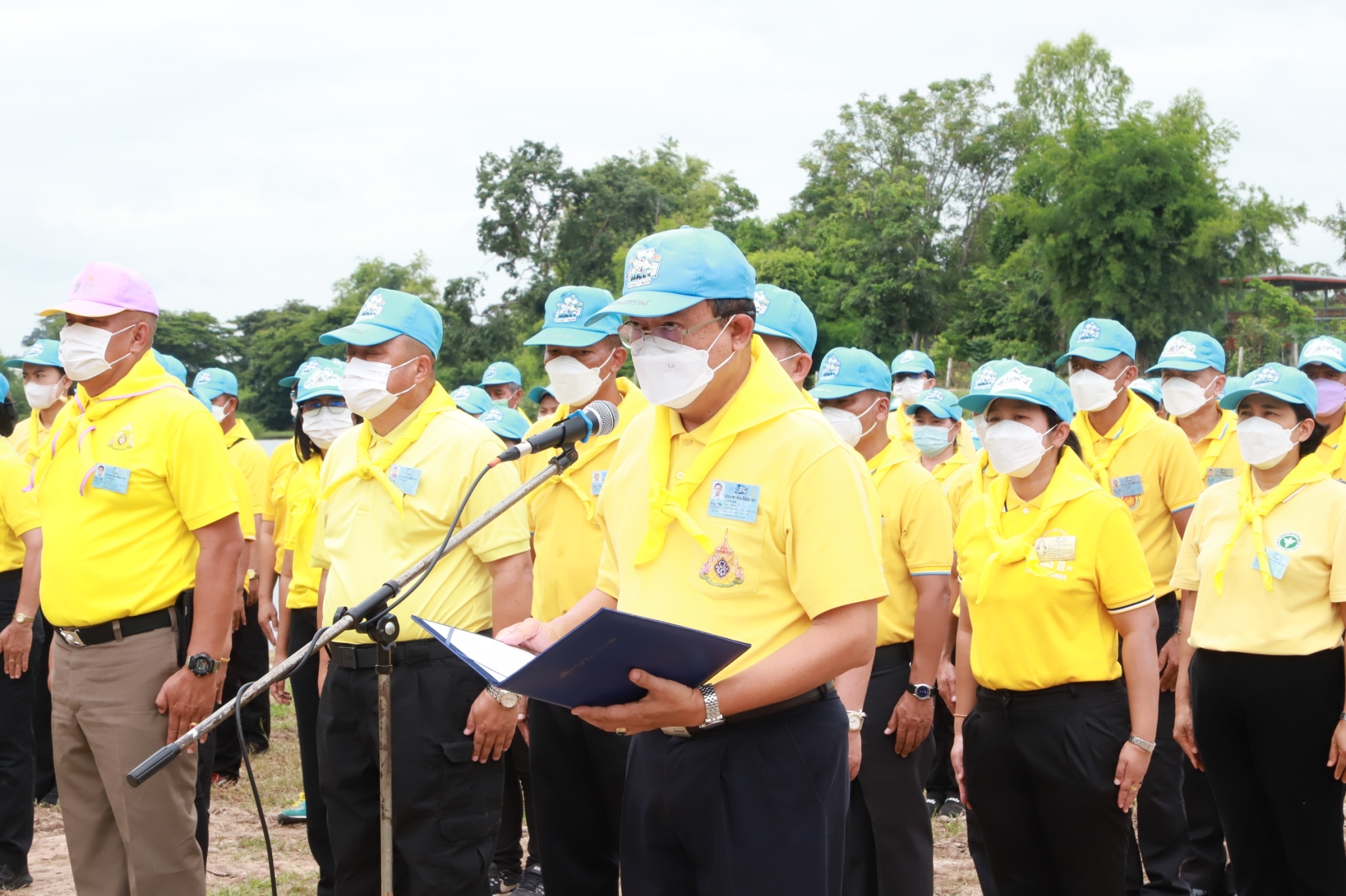 พช.ยโสธร   ร่วมกิจกรรมจิตอาสาพัฒนาปลูกต้นไม้ ปล่อยพันธุ์สัตว์น้ำ   เฉลิมพระเกียรติเนื่องในโอกาสวันเฉลิมพระชนมพรรษา 90 พรรษา 12 สิงหาคม 2565 สมเด็จพระนางเจ้าสิริกิติ์ พระบรมราชินีนาถ พระบรมราชชนนีพันปีหลวง 12 สิงหาคม 2565 ที่หนองน้ำสาธารณะบ้านบาก ต.สำราญ อ.เมืองยโสธร