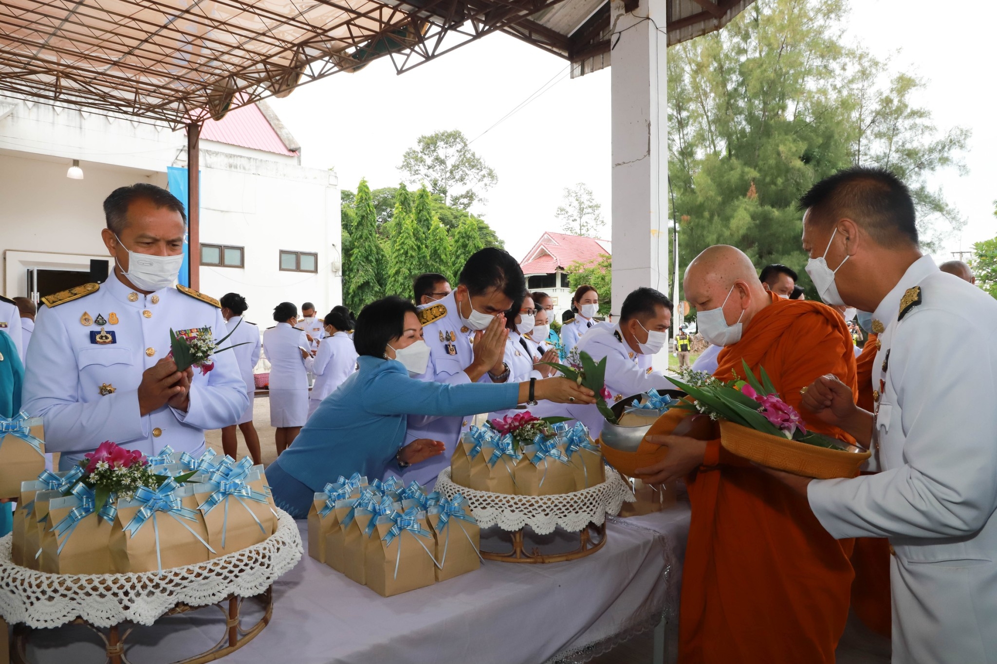 พช.ยโสธร ร่วมพิธีทำบุญตักบาตร พระสงฆ์ และพิธีทางศาสนามหามงคล 5 ศาสนา เพื่อถวายเป็นพระราชกุศล เนื่องในโอกาสวันเฉลิมพระชนมพรรษา 90 พรรษา 12 สิงหาคม 2565 สมเด็จพระนางเจ้าสิริกิติ์ พระบรมราชินีนาถ พระบรมราชชนนีพันปีหลวง 12 สิงหาคม 2565