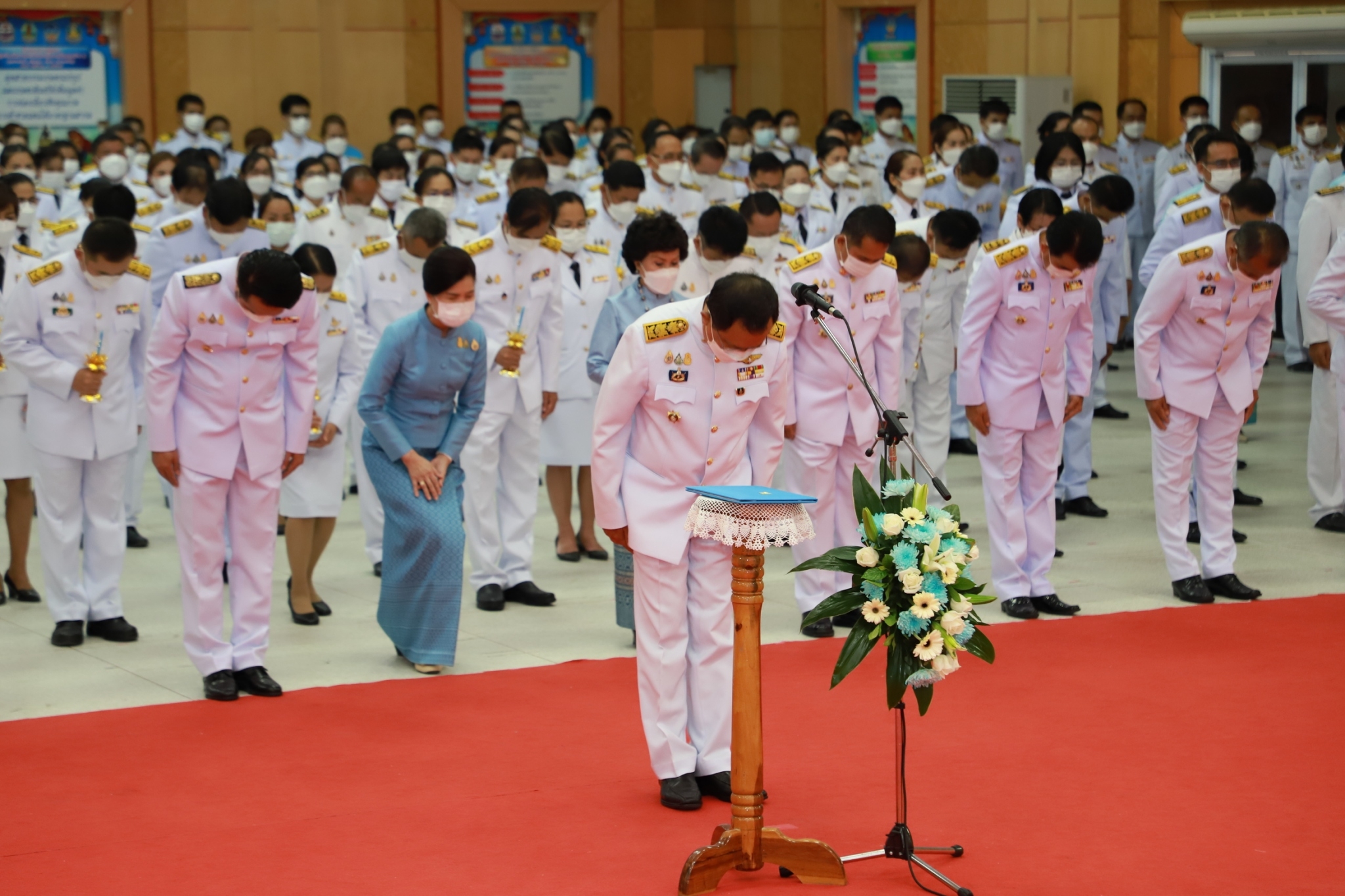 พช.ยโสธร : ร่วมพิธีถวายเครื่องราชสักการะ วางพานพุ่มและพิธีจุดเทียนถวายพระพรชัยมงคล สมเด็จพระนางเจ้าสิริกิติ์ พระบรมราชินีนาถ พระบรมราชชนนีพันปีหลวง เนื่องในโอกาสมหามงคลเฉลิมพระชนมพรรษา 90 พรรษา 12 สิงหาคม 2565