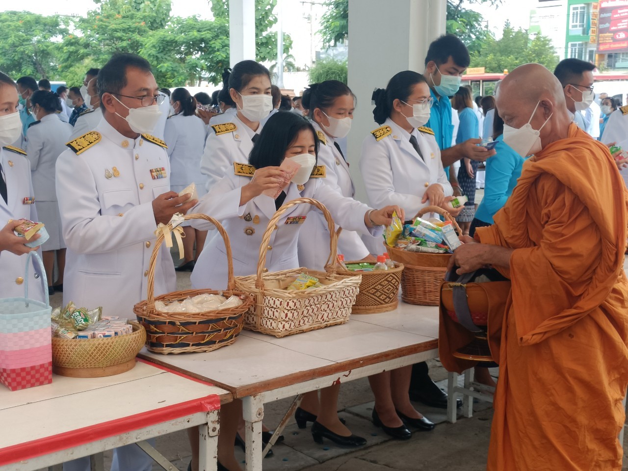 พช.ยโสธร ร่วมพิธีทำบุญตักบาตร พระสงฆ์ และพิธีทางศาสนามหามงคล 5 ศาสนา เพื่อถวายเป็นพระราชกุศล เนื่องในโอกาสวันเฉลิมพระชนมพรรษา 90 พรรษา 12 สิงหาคม 2565 สมเด็จพระนางเจ้าสิริกิติ์ พระบรมราชินีนาถ พระบรมราชชนนีพันปีหลวง 12 สิงหาคม 2565