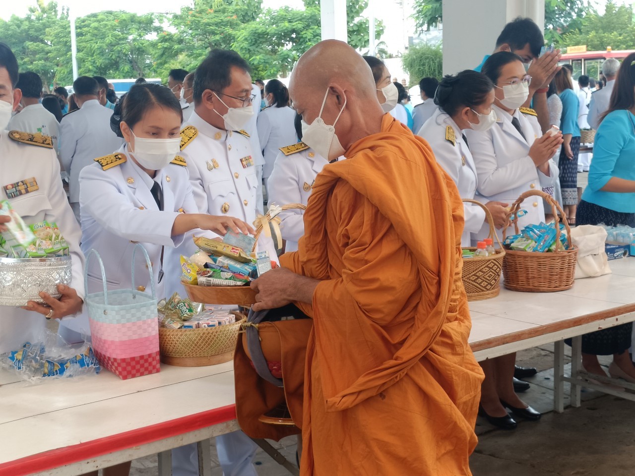 พช.ยโสธร ร่วมพิธีทำบุญตักบาตร พระสงฆ์ และพิธีทางศาสนามหามงคล 5 ศาสนา เพื่อถวายเป็นพระราชกุศล เนื่องในโอกาสวันเฉลิมพระชนมพรรษา 90 พรรษา 12 สิงหาคม 2565 สมเด็จพระนางเจ้าสิริกิติ์ พระบรมราชินีนาถ พระบรมราชชนนีพันปีหลวง 12 สิงหาคม 2565