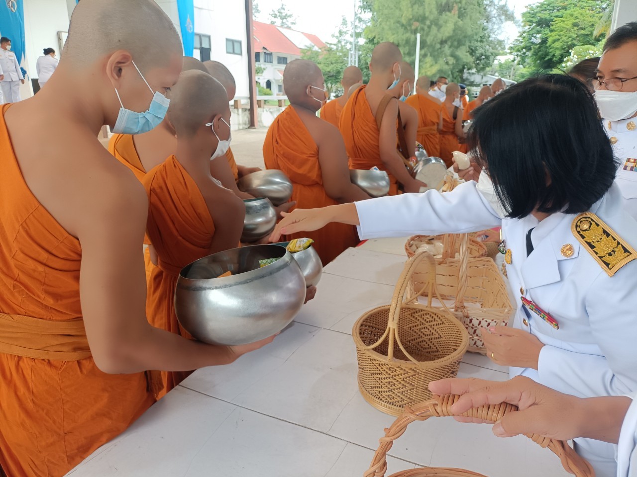 พช.ยโสธร ร่วมพิธีทำบุญตักบาตร พระสงฆ์ และพิธีทางศาสนามหามงคล 5 ศาสนา เพื่อถวายเป็นพระราชกุศล เนื่องในโอกาสวันเฉลิมพระชนมพรรษา 90 พรรษา 12 สิงหาคม 2565 สมเด็จพระนางเจ้าสิริกิติ์ พระบรมราชินีนาถ พระบรมราชชนนีพันปีหลวง 12 สิงหาคม 2565