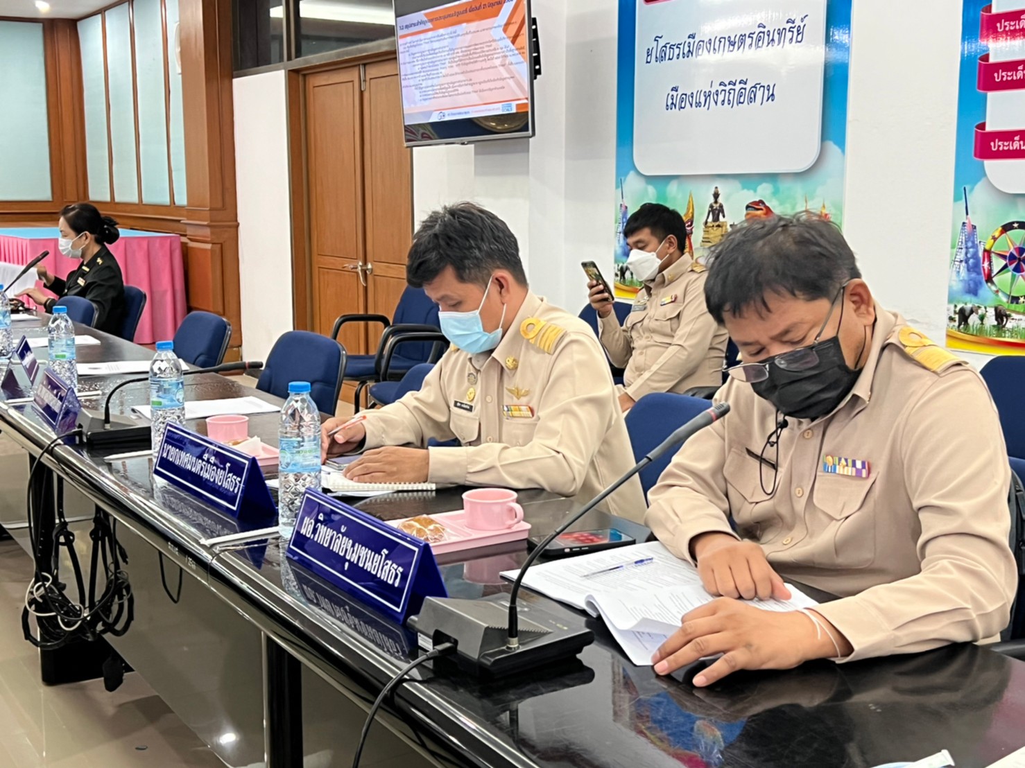 จังหวัดยโสธร…ประชุมคณะทำงานขับเคลื่อนการขจัดความยากจนและพัฒนาคนทุกช่วงวัยฯ ครั้งที่ 4/2565 มุ่งแก้ไขปัญหาความยากจน “คนยโสธร…ไม่ทอดทิ้งกัน” สะออน 50 ปี ศรียโสธร