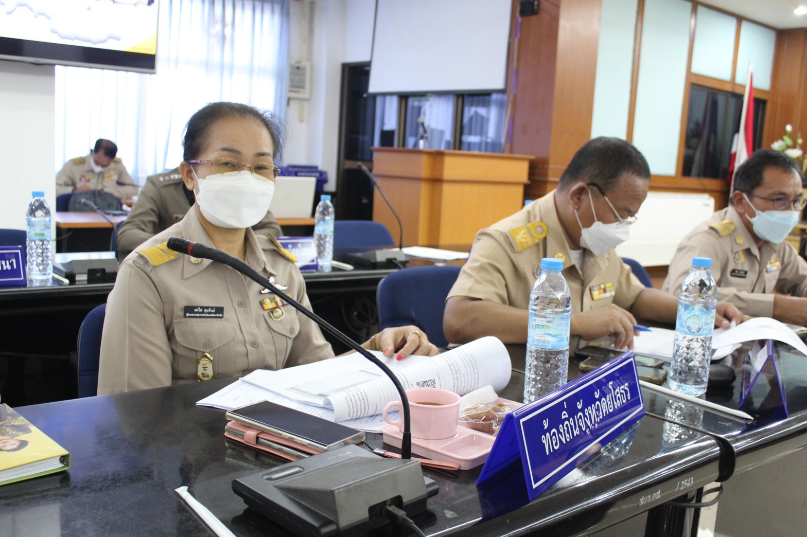 จังหวัดยโสธร…ประชุมคณะทำงานขับเคลื่อนการขจัดความยากจนและพัฒนาคนทุกช่วงวัยฯ ครั้งที่ 4/2565 มุ่งแก้ไขปัญหาความยากจน “คนยโสธร…ไม่ทอดทิ้งกัน” สะออน 50 ปี ศรียโสธร