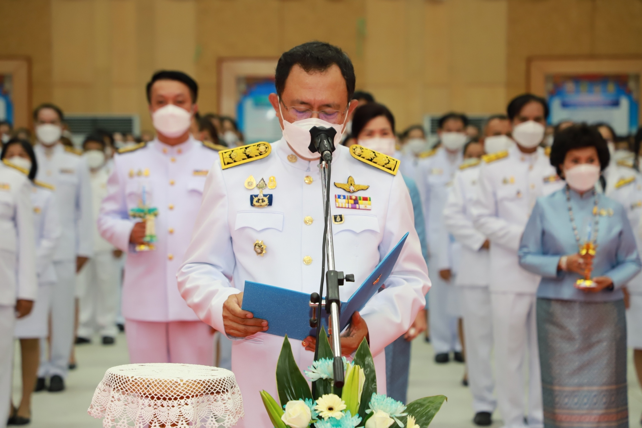 พช.ยโสธร : ร่วมพิธีถวายเครื่องราชสักการะ วางพานพุ่มและพิธีจุดเทียนถวายพระพรชัยมงคล สมเด็จพระนางเจ้าสิริกิติ์ พระบรมราชินีนาถ พระบรมราชชนนีพันปีหลวง เนื่องในโอกาสมหามงคลเฉลิมพระชนมพรรษา 90 พรรษา 12 สิงหาคม 2565