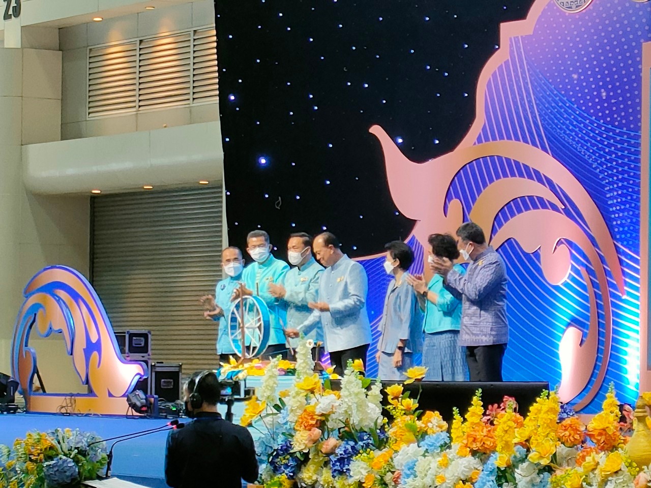 พช.ยโสธร  ผู้ว่าฯยโสธร ร่วมพิธีเปิด“OTOP ศิลปาชีพ ประทีปไทย OTOP ก้าวไกลด้วยพระบารมี” เพื่อเฉลิมพระเกียรติ สมเด็จพระนางเจ้าสิริกิติ์ พระบรมราชินีนาถ พระบรมราชชนนีพันปีหลวง ปี 2565