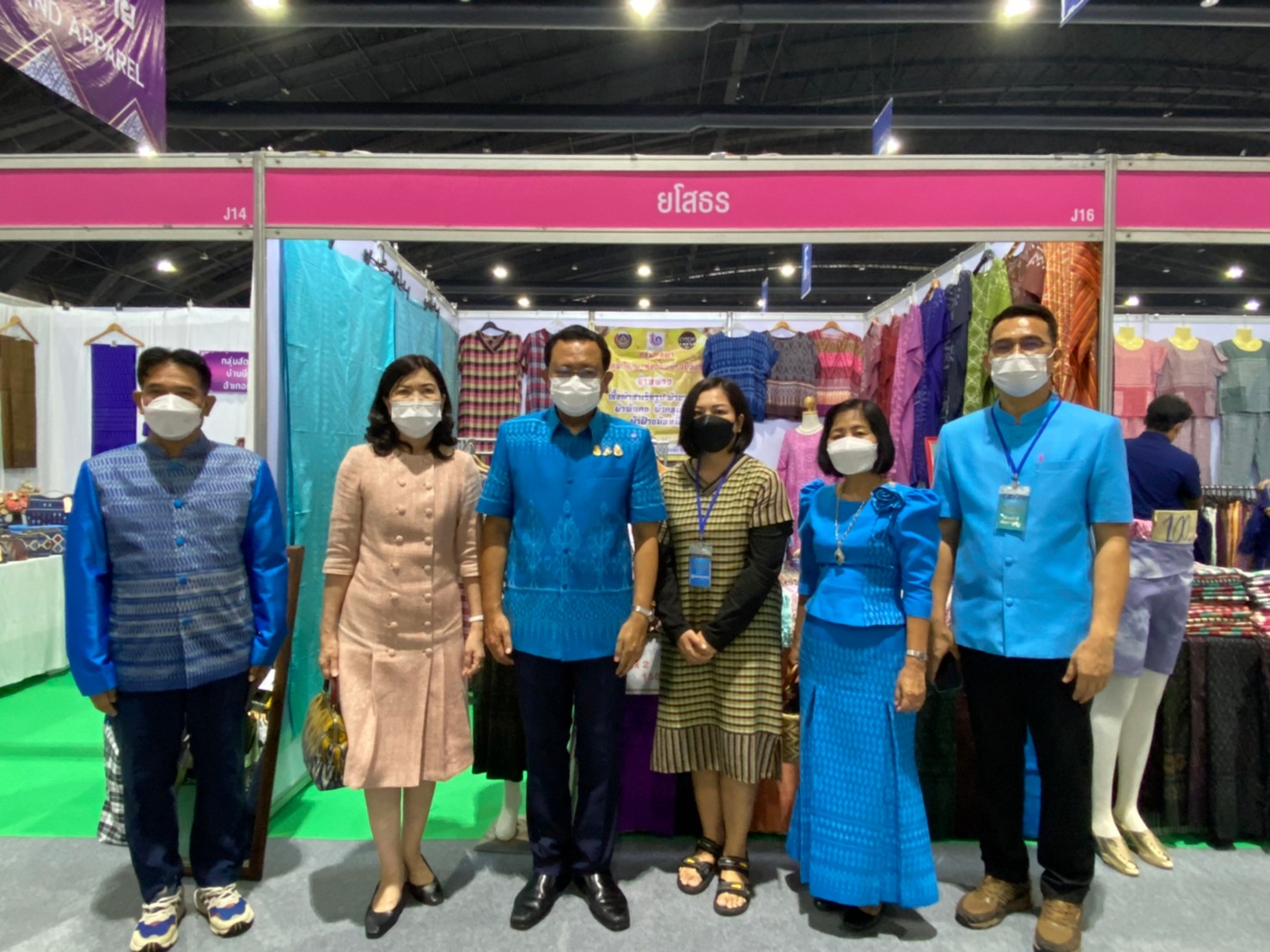 พช.ยโสธร  ผู้ว่าฯยโสธร ร่วมพิธีเปิด“OTOP ศิลปาชีพ ประทีปไทย OTOP ก้าวไกลด้วยพระบารมี” เพื่อเฉลิมพระเกียรติ สมเด็จพระนางเจ้าสิริกิติ์ พระบรมราชินีนาถ พระบรมราชชนนีพันปีหลวง ปี 2565