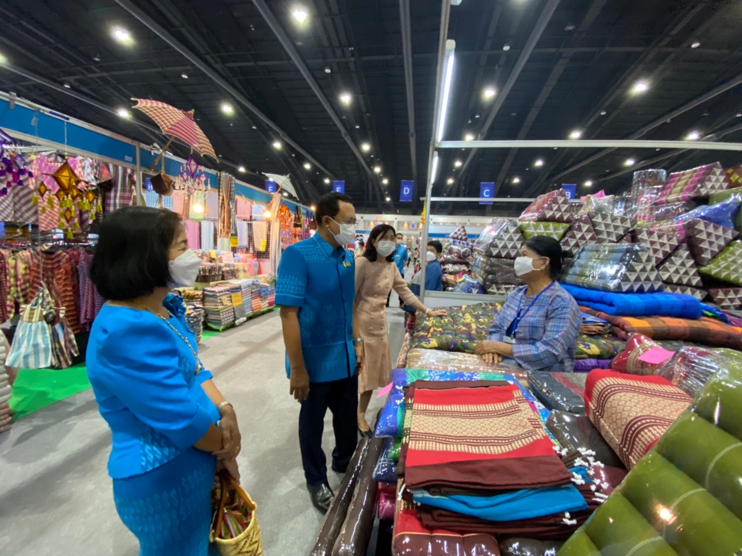 พช.ยโสธร  ผู้ว่าฯยโสธร ร่วมพิธีเปิด“OTOP ศิลปาชีพ ประทีปไทย OTOP ก้าวไกลด้วยพระบารมี” เพื่อเฉลิมพระเกียรติ สมเด็จพระนางเจ้าสิริกิติ์ พระบรมราชินีนาถ พระบรมราชชนนีพันปีหลวง ปี 2565