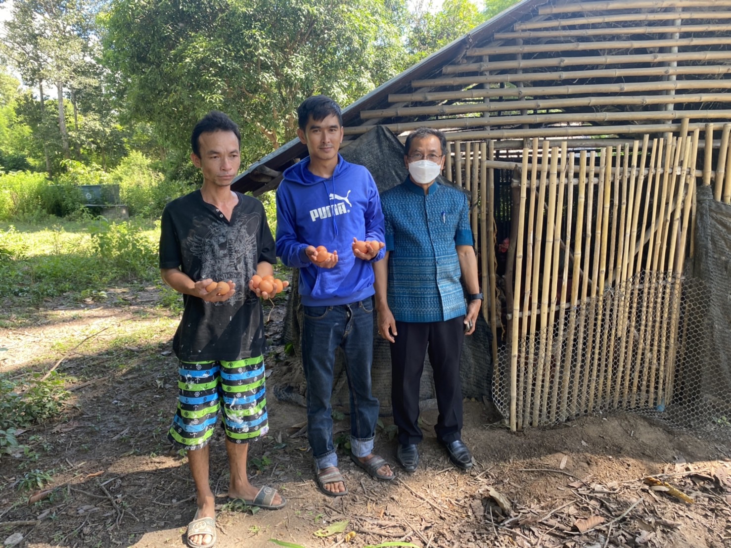 พช.ยโสธร…ติดตามและเยี่ยมให้กำลังใจแก่เยาวชนกลุ่มเสี่ยงและผู้ผ่านการบำบัดฯ…กิจกรรมสนับสนุนกิจกรรมศูนย์เรียนรู้ต้นแบบหนุนเสริมสัมมาชีพชุมชนแก่เยาวชนกลุ่มเสี่ยงและผู้ผ่านการบำบัดฯ โครงการส่งเสริมและพัฒนาหมู่บ้านกองทุนแม่ของแผ่นดิน ประจำปี 2565