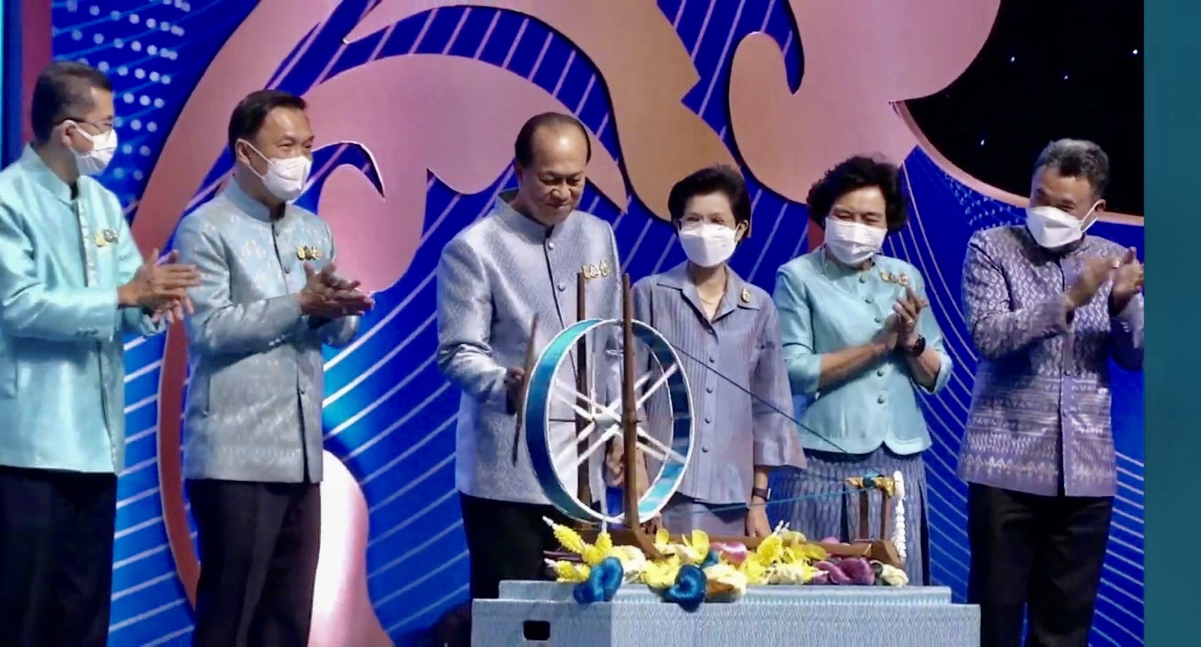 พช.ยโสธร  ผู้ว่าฯยโสธร ร่วมพิธีเปิด“OTOP ศิลปาชีพ ประทีปไทย OTOP ก้าวไกลด้วยพระบารมี” เพื่อเฉลิมพระเกียรติ สมเด็จพระนางเจ้าสิริกิติ์ พระบรมราชินีนาถ พระบรมราชชนนีพันปีหลวง ปี 2565