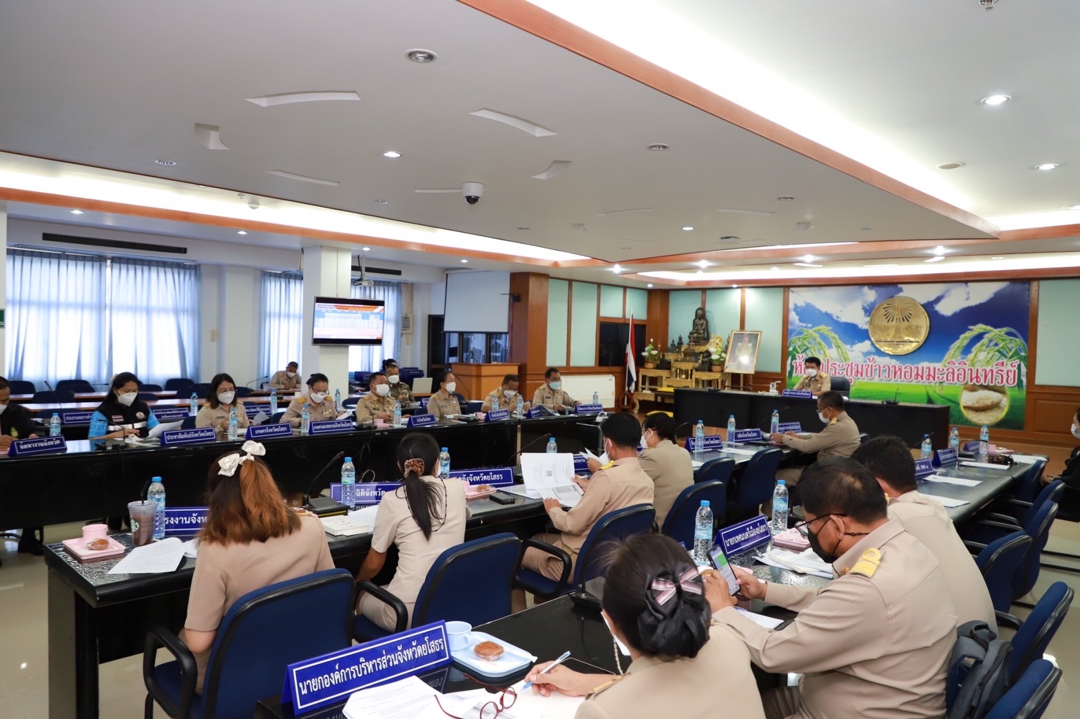 จังหวัดยโสธร…ประชุมคณะทำงานขับเคลื่อนการขจัดความยากจนและพัฒนาคนทุกช่วงวัยฯ ครั้งที่ 4/2565 มุ่งแก้ไขปัญหาความยากจน “คนยโสธร…ไม่ทอดทิ้งกัน” สะออน 50 ปี ศรียโสธร