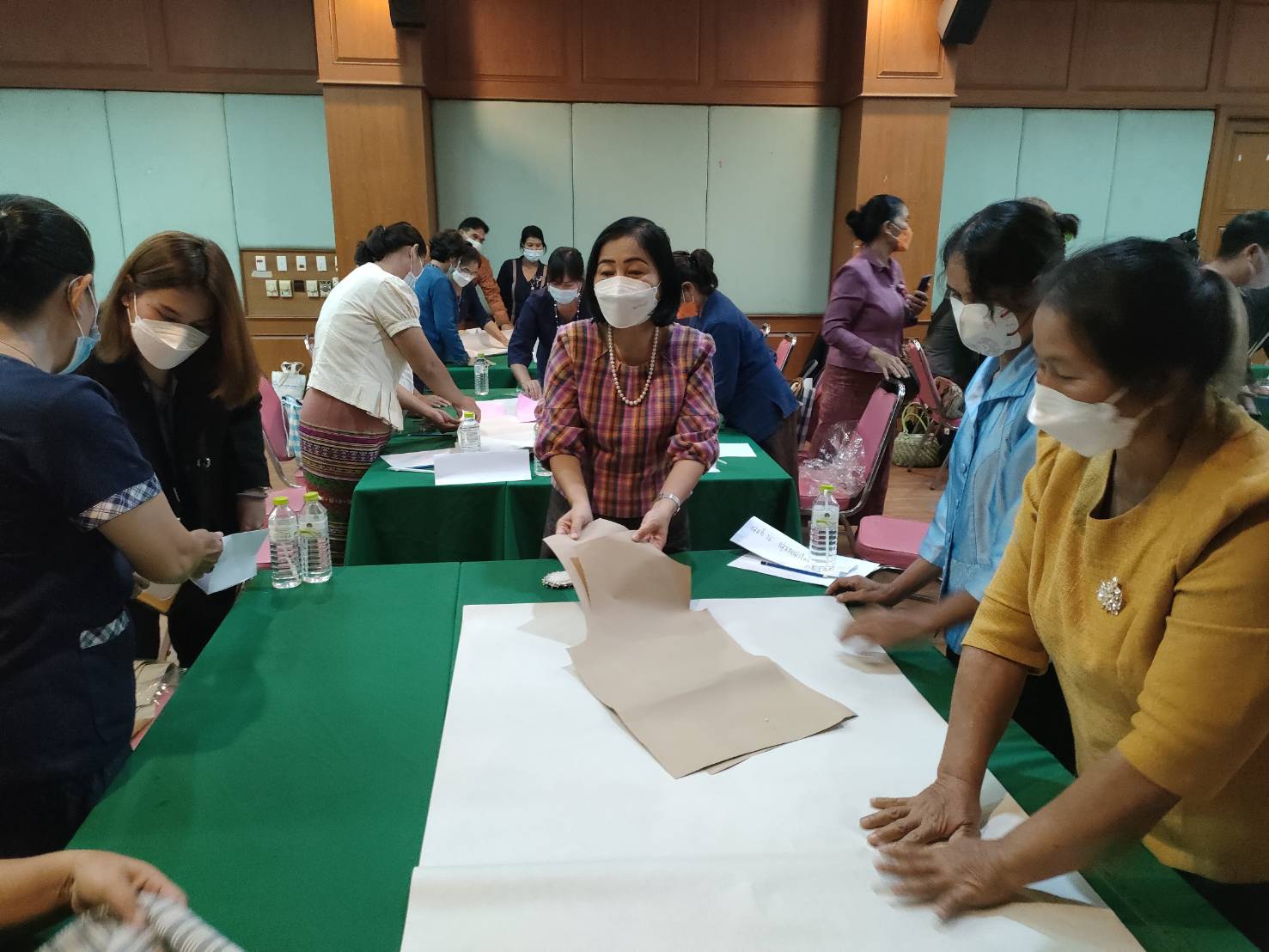 พช.ยโสธร   ดำเนินงาน โครงการตามแผนปฏิบัติราชการประจำปีของกลุ่มจังหวัดภาคตะวันออกเฉียงเหนือตอนล่าง 2 ประจำปีงบประมาณ พ.ศ. 2565 โครงการส่งเสริมผลิตภัณฑ์ด้านการท่องเที่ยว  กิจกรรมหลัก พัฒนายกระดับคุณภาพผ้าทอ