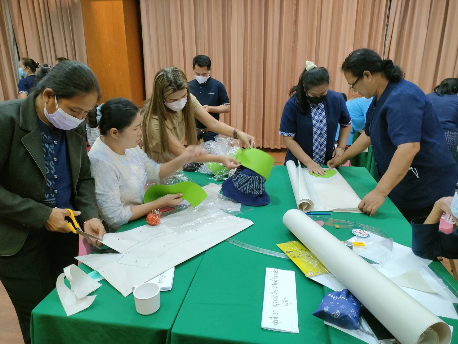 พช.ยโสธร   ดำเนินงาน โครงการตามแผนปฏิบัติราชการประจำปีของกลุ่มจังหวัดภาคตะวันออกเฉียงเหนือตอนล่าง 2 ประจำปีงบประมาณ พ.ศ. 2565 โครงการส่งเสริมผลิตภัณฑ์ด้านการท่องเที่ยว  กิจกรรมหลัก พัฒนายกระดับคุณภาพผ้าทอ