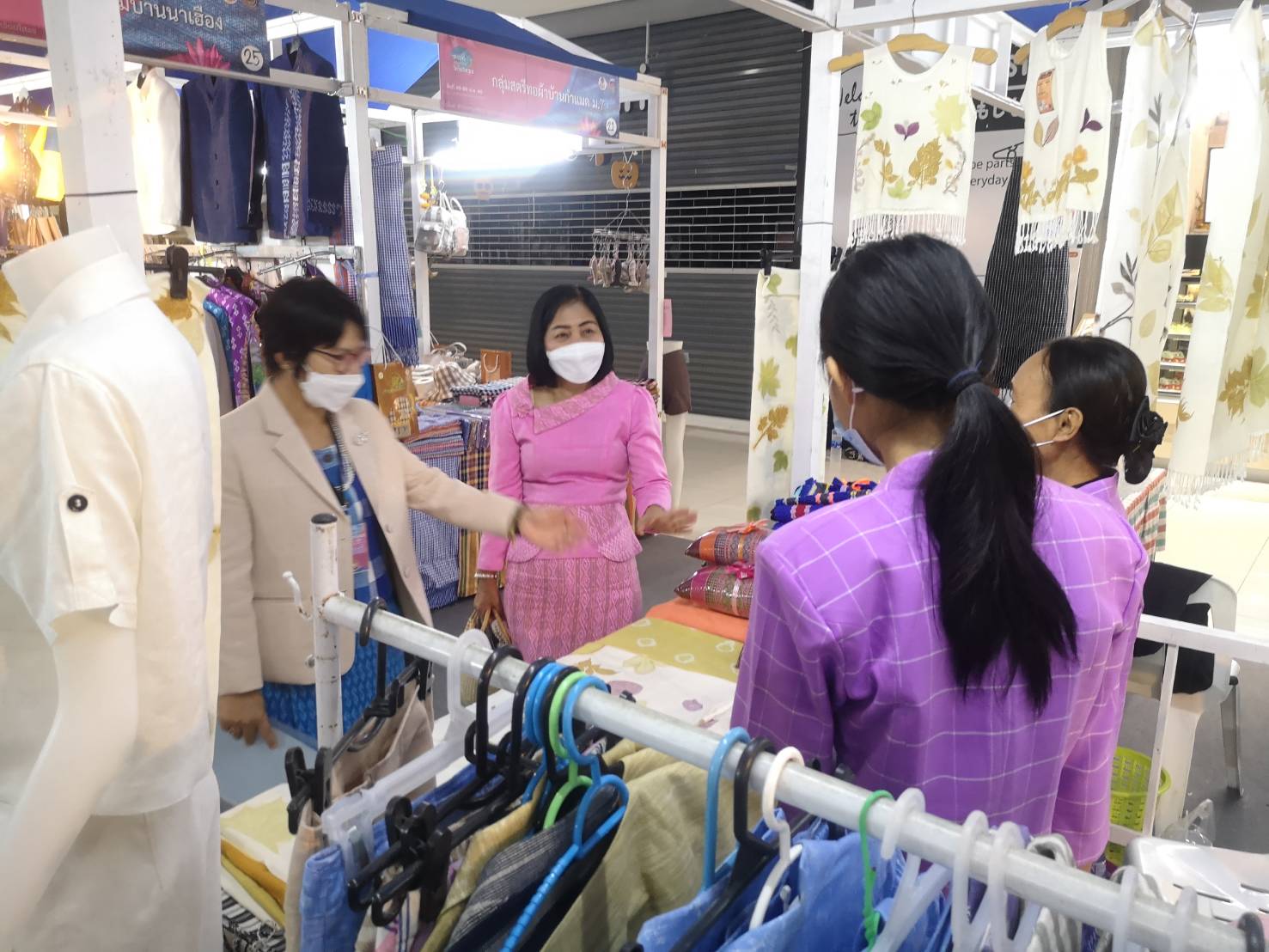 ?พช.ยโสธร เดินหน้าขับเคลื่อนเศรษฐกิจฐานราก กระตุ้นเศรษฐกิจ “จัดงานแสดงและจำหน่ายผลิตภัณฑ์ OTOP ต่างจังหวัด” ใน เทศกาลของดีเมืองบั้งไฟวิถียโสธร ณ ศูนย์การค้าแปซิฟิค พาร์ค (ชั้น B) อำเภอศรีราชา จังหวัดชลบุรี