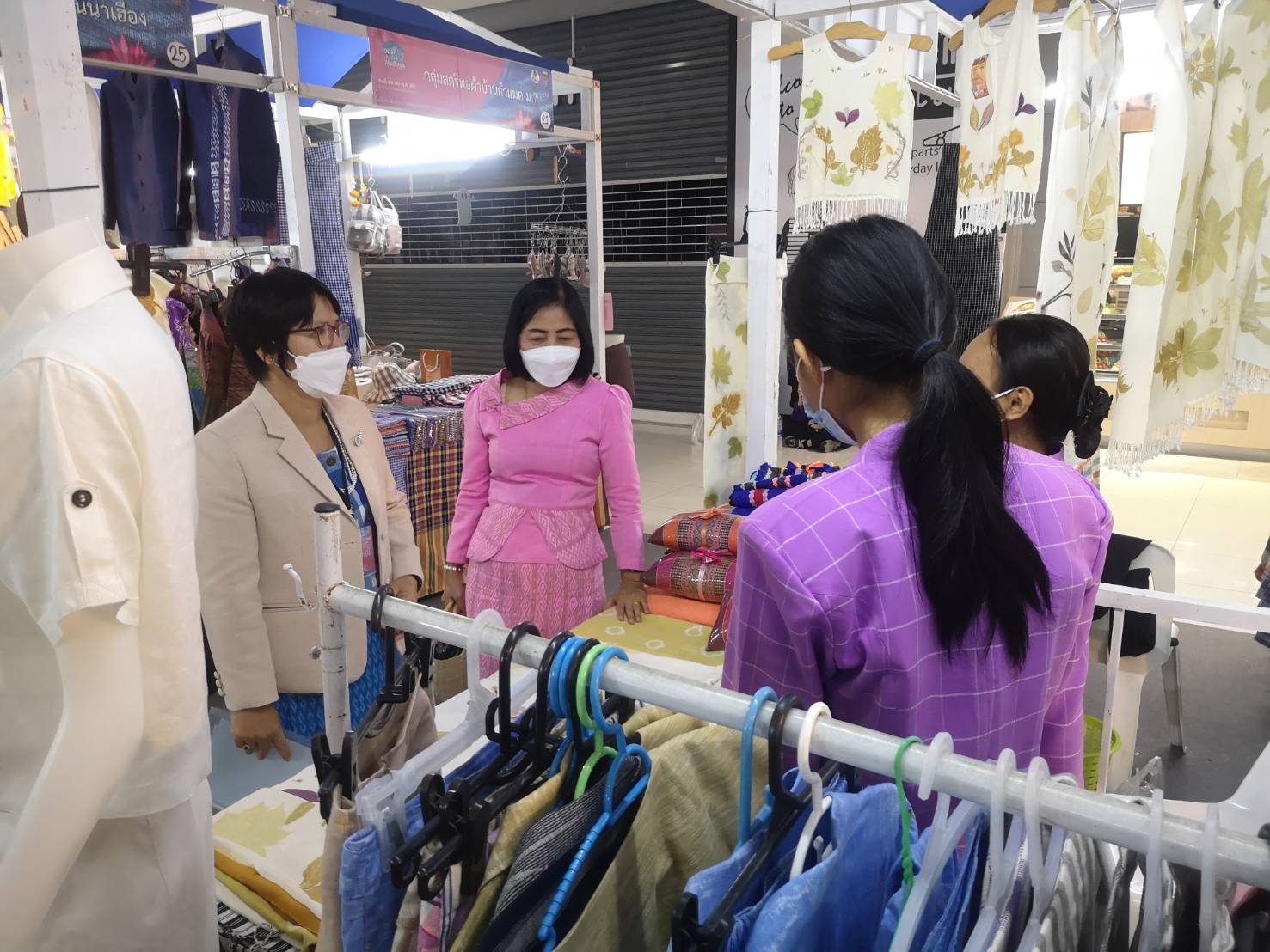 ?พช.ยโสธร เดินหน้าขับเคลื่อนเศรษฐกิจฐานราก กระตุ้นเศรษฐกิจ “จัดงานแสดงและจำหน่ายผลิตภัณฑ์ OTOP ต่างจังหวัด” ใน เทศกาลของดีเมืองบั้งไฟวิถียโสธร ณ ศูนย์การค้าแปซิฟิค พาร์ค (ชั้น B) อำเภอศรีราชา จังหวัดชลบุรี