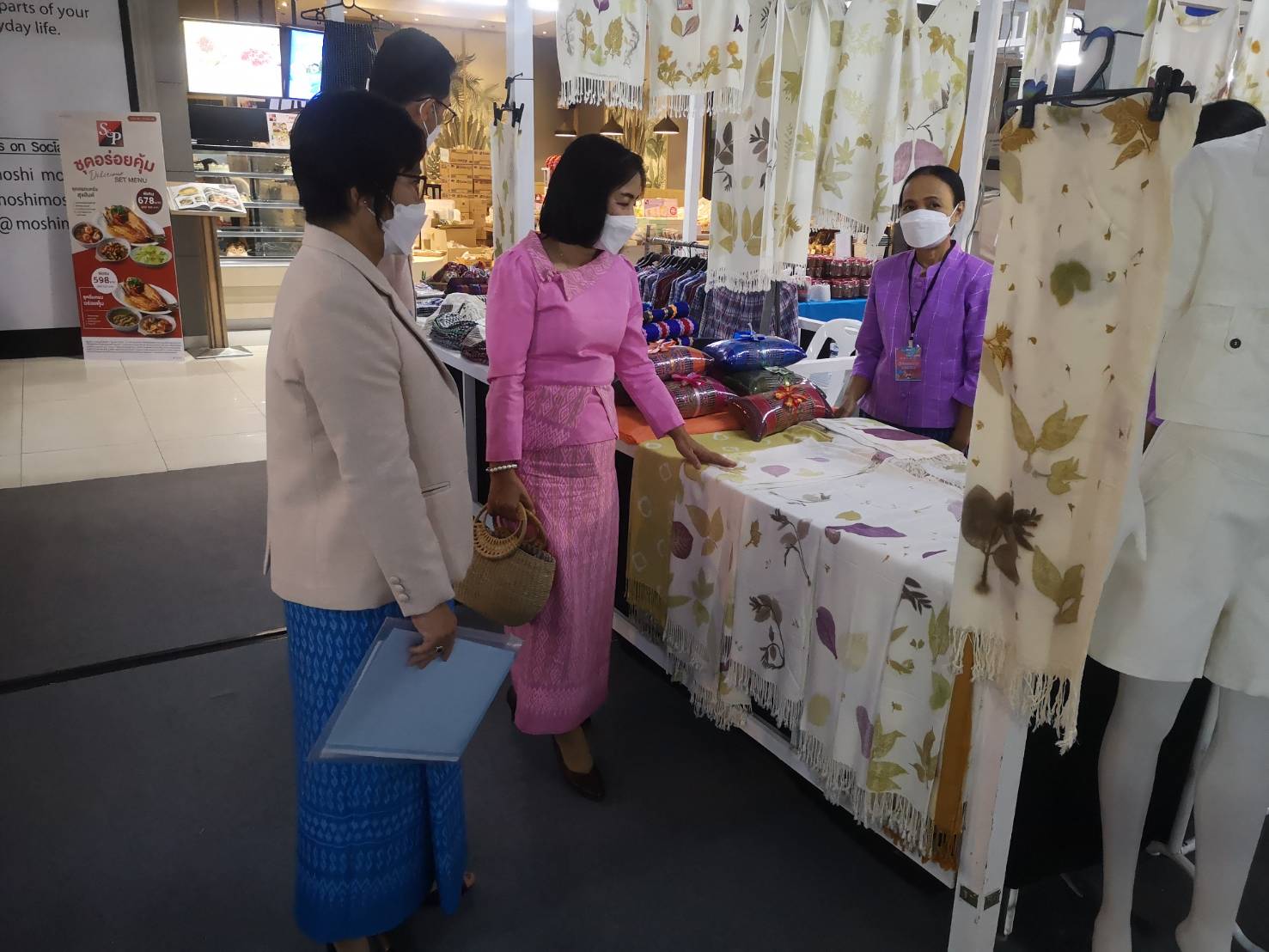 ?พช.ยโสธร เดินหน้าขับเคลื่อนเศรษฐกิจฐานราก กระตุ้นเศรษฐกิจ “จัดงานแสดงและจำหน่ายผลิตภัณฑ์ OTOP ต่างจังหวัด” ใน เทศกาลของดีเมืองบั้งไฟวิถียโสธร ณ ศูนย์การค้าแปซิฟิค พาร์ค (ชั้น B) อำเภอศรีราชา จังหวัดชลบุรี