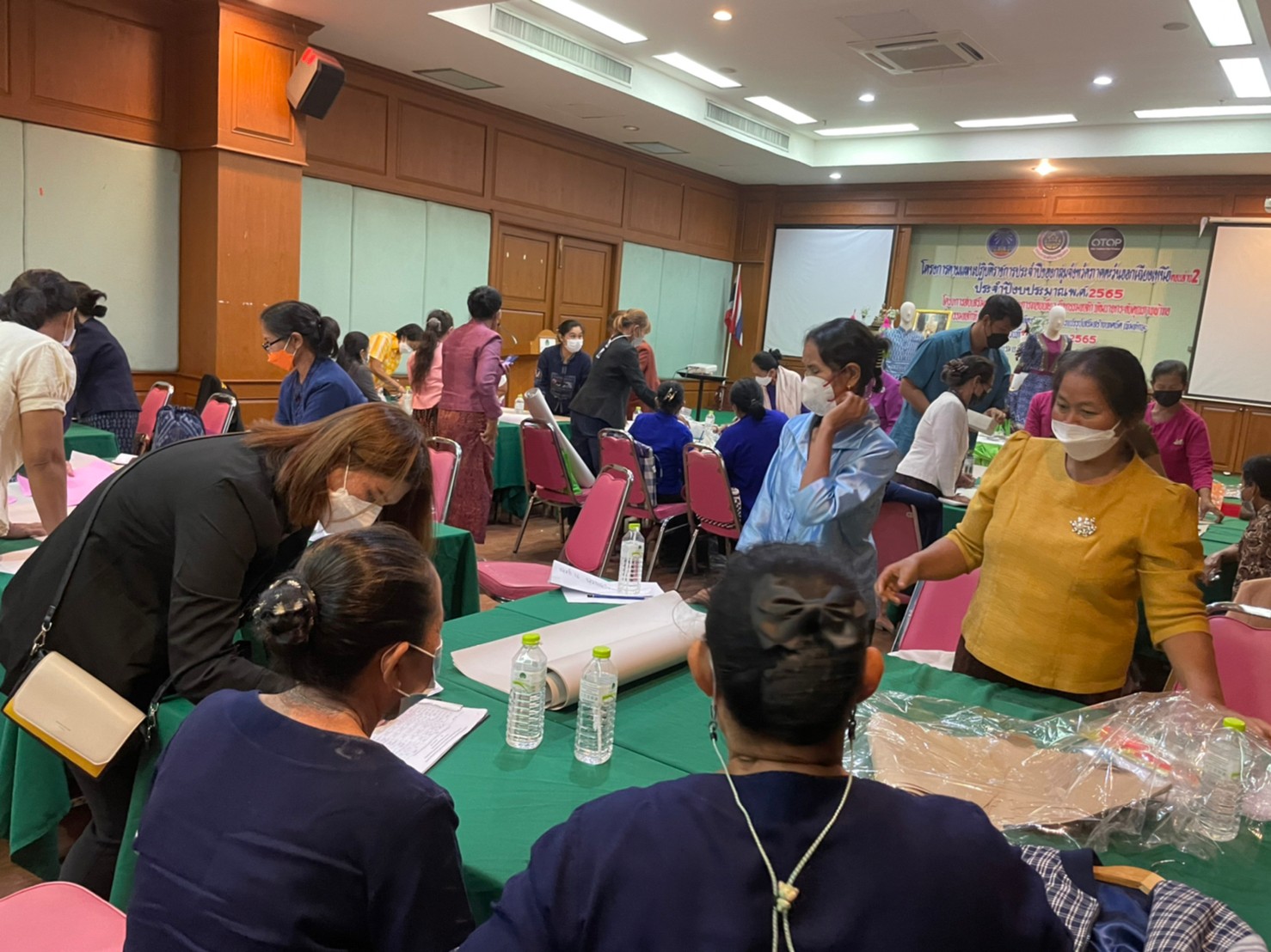 พช.ยโสธร   ดำเนินงาน โครงการตามแผนปฏิบัติราชการประจำปีของกลุ่มจังหวัดภาคตะวันออกเฉียงเหนือตอนล่าง 2 ประจำปีงบประมาณ พ.ศ. 2565 โครงการส่งเสริมผลิตภัณฑ์ด้านการท่องเที่ยว  กิจกรรมหลัก พัฒนายกระดับคุณภาพผ้าทอ