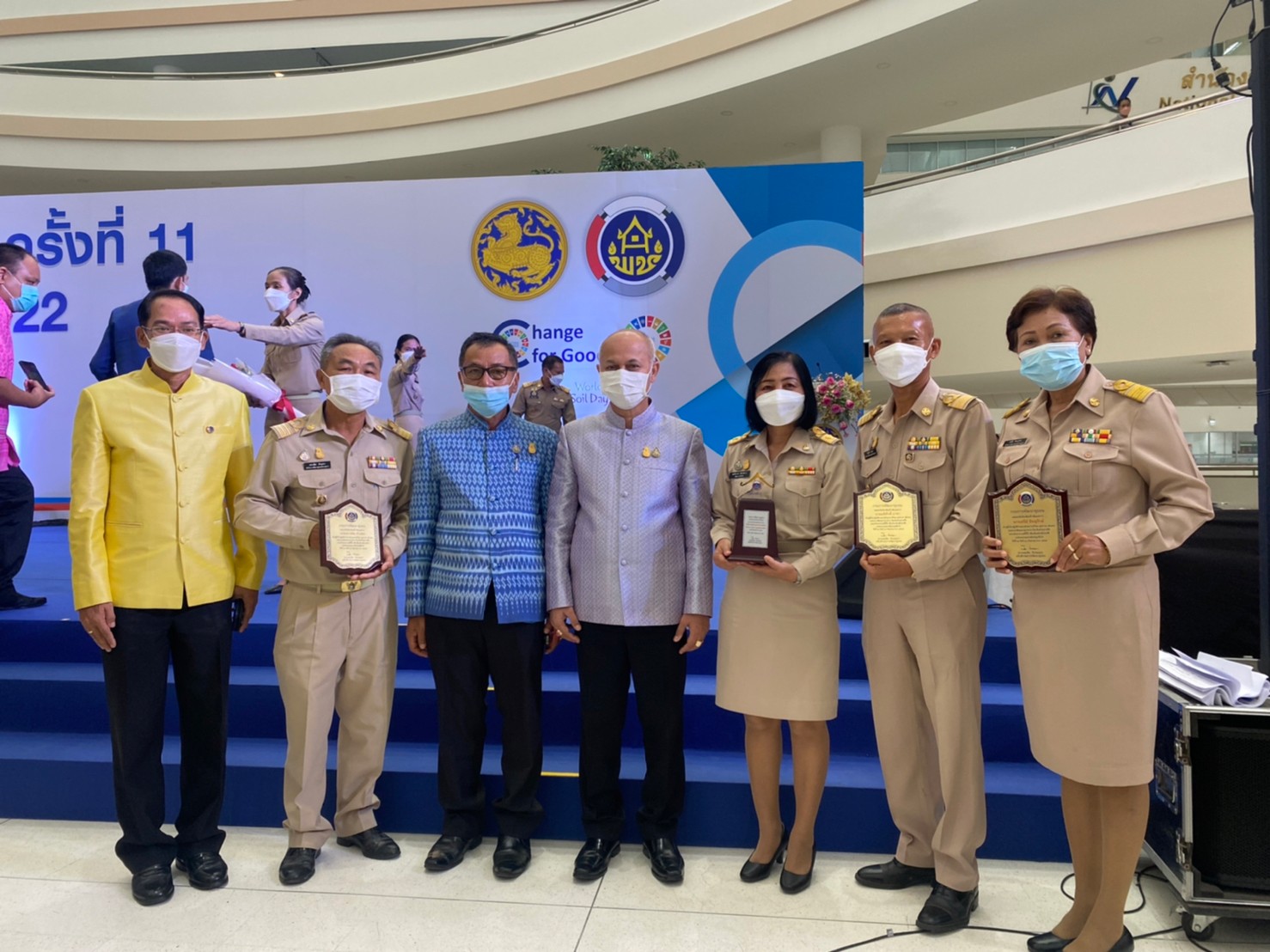 พช.ยโสธร    ร่วมรับมอบใบประกาศเกียรติคุณ และรางวัลเชิดชูเกียรติ  ในงานวันพัฒนาชุมชน 2565 (CDD DAY 2022)