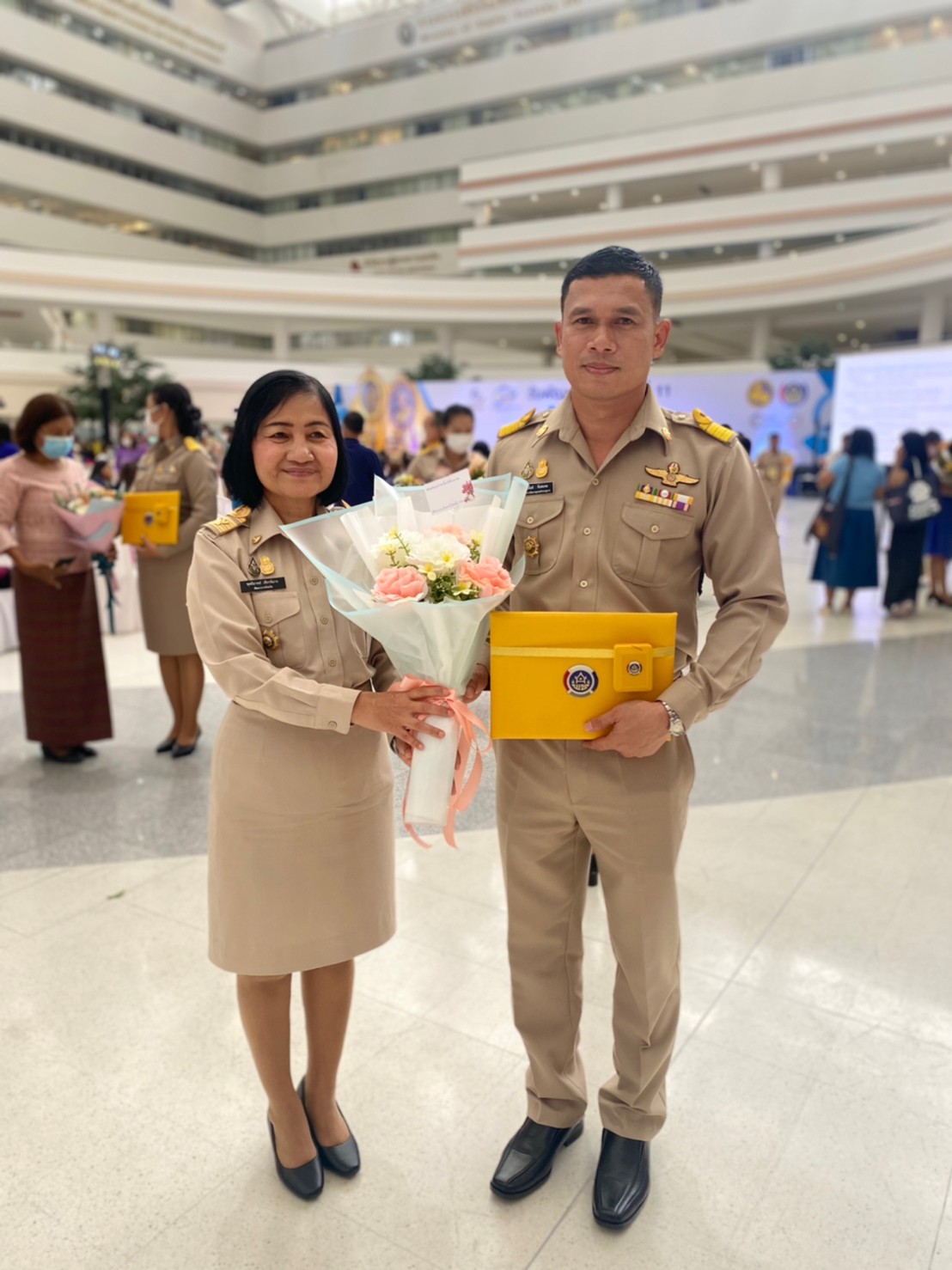 พช.ยโสธร    ร่วมรับมอบใบประกาศเกียรติคุณ และรางวัลเชิดชูเกียรติ  ในงานวันพัฒนาชุมชน 2565 (CDD DAY 2022)