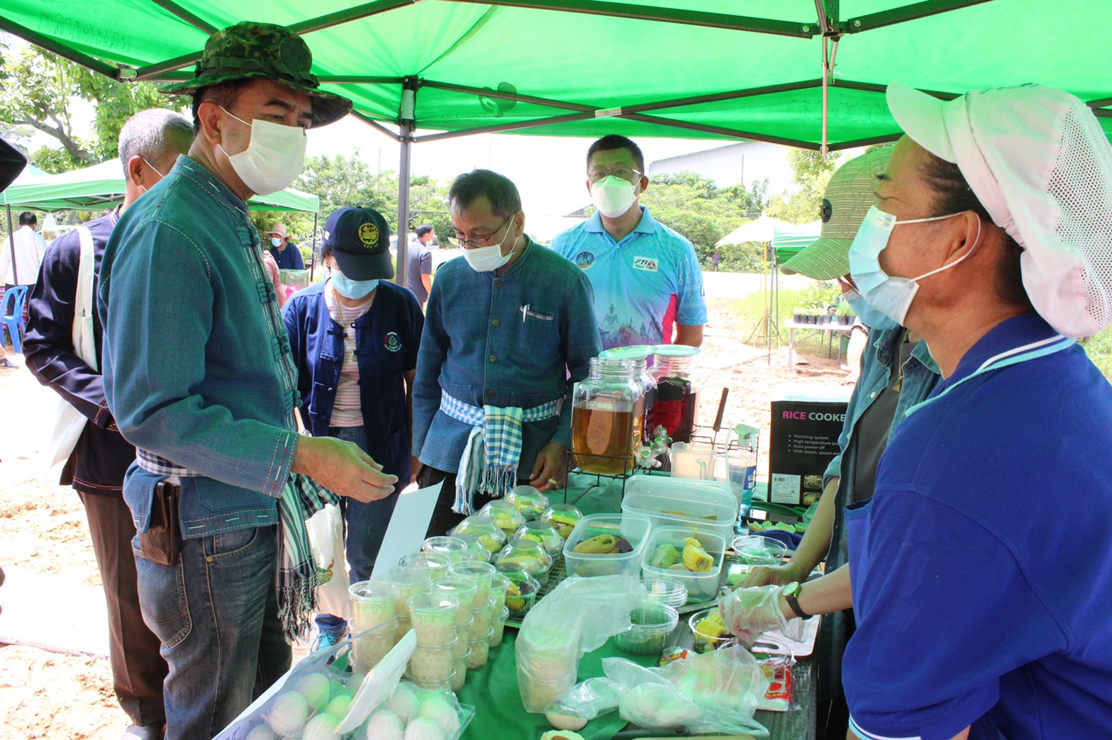 พช.ยโสธร รวมพลังภาคีเครือข่ายในการขับเคลื่อนโครงการส่งเสริมการพัฒนากลไก และโครงสร้างดูดซับมูลค่าเศรษฐกิจและการกระจายรายได้กลับสู่ท้องถิ่น กิจกรรมเชื่อมโยงช่องทางการตลาดในการสร้างรายได้จากกิจการอาหาร ปลอดภัยจังหวัด และตลาดนัดโคก หนอง นา ยโสธร