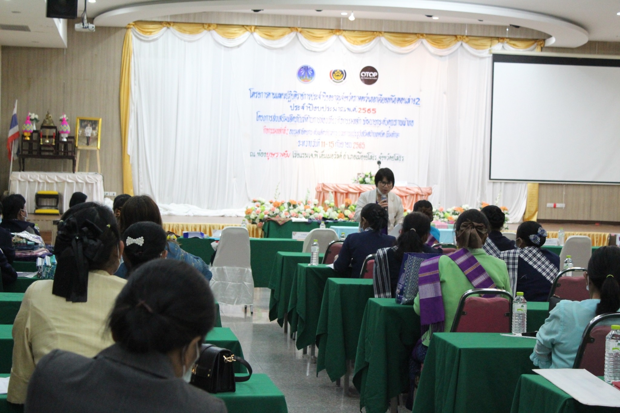 พช.ยโสธร คัดเลือก กลุ่มผู้ผลิต ผู้ประกอบการ OTOP ที่มีศักยภาพและมีความพร้อมที่จะพัฒนาเป็นศูนย์เรียนรู้ด้านภูมิปัญญาผ้าทอพื้นถิ่น ตามโครงการส่งเสริมผลิตภัณฑ์ด้านการท่องเที่ยว กิจกรรมหลัก พัฒนายกระดับคุณภาพผ้าทอ