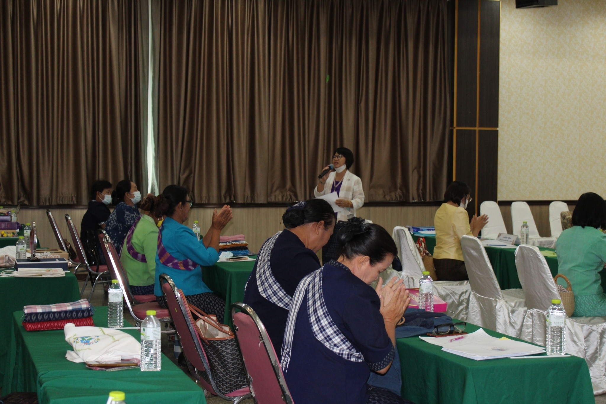 พช.ยโสธร คัดเลือก กลุ่มผู้ผลิต ผู้ประกอบการ OTOP ที่มีศักยภาพและมีความพร้อมที่จะพัฒนาเป็นศูนย์เรียนรู้ด้านภูมิปัญญาผ้าทอพื้นถิ่น ตามโครงการส่งเสริมผลิตภัณฑ์ด้านการท่องเที่ยว กิจกรรมหลัก พัฒนายกระดับคุณภาพผ้าทอ