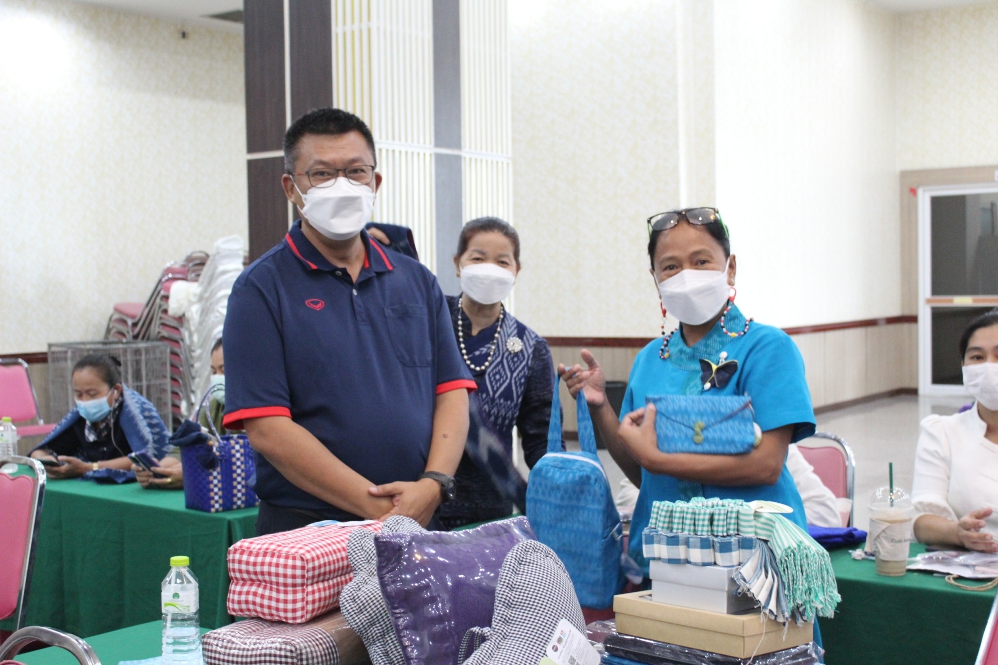 พช.ยโสธร คัดเลือก กลุ่มผู้ผลิต ผู้ประกอบการ OTOP ที่มีศักยภาพและมีความพร้อมที่จะพัฒนาเป็นศูนย์เรียนรู้ด้านภูมิปัญญาผ้าทอพื้นถิ่น ตามโครงการส่งเสริมผลิตภัณฑ์ด้านการท่องเที่ยว กิจกรรมหลัก พัฒนายกระดับคุณภาพผ้าทอ