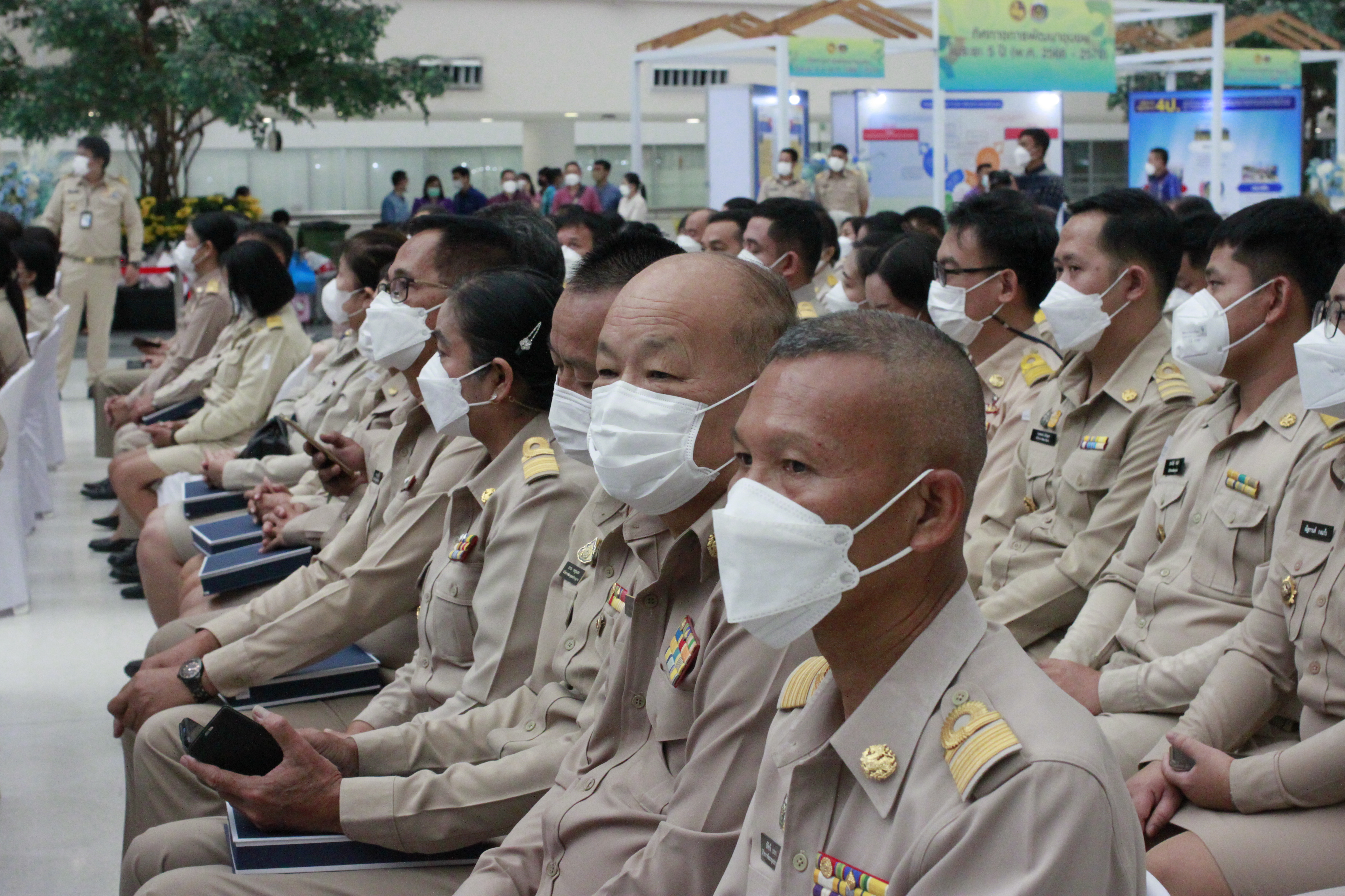 พช.ยโสธร    ร่วมรับมอบใบประกาศเกียรติคุณ และรางวัลเชิดชูเกียรติ  ในงานวันพัฒนาชุมชน 2565 (CDD DAY 2022)