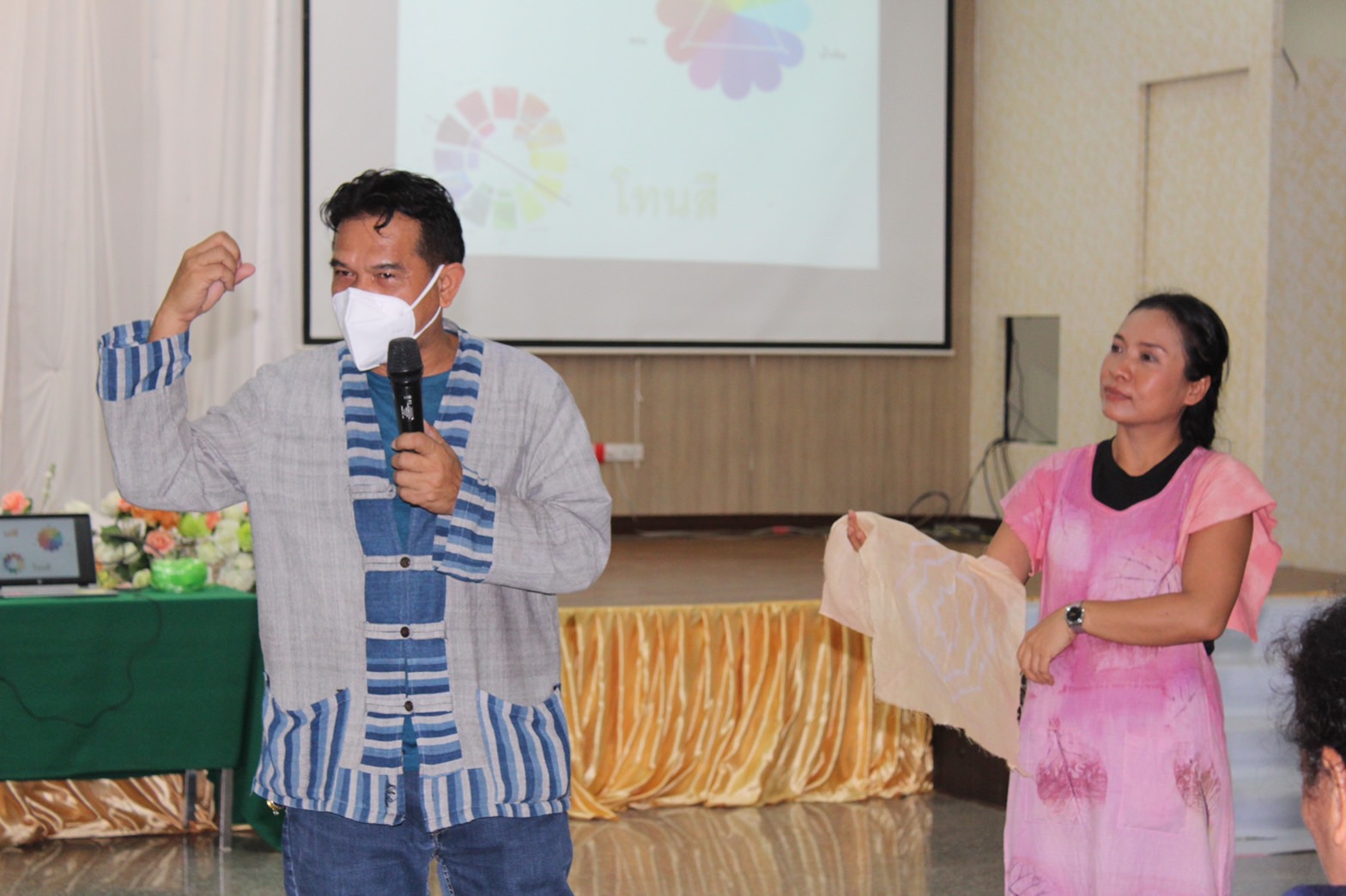 ?พช.ยโสธรเดินหน้าขับเคลื่อนโครงการส่งเสริมผลิตภัณฑ์ด้านการท่องเที่ยว กิจกรรมหลักพัฒนายกระดับคุณภาพผ้าทอ เพื่อกระตุ้นเศรษฐกิจฐานรากขยายตัว