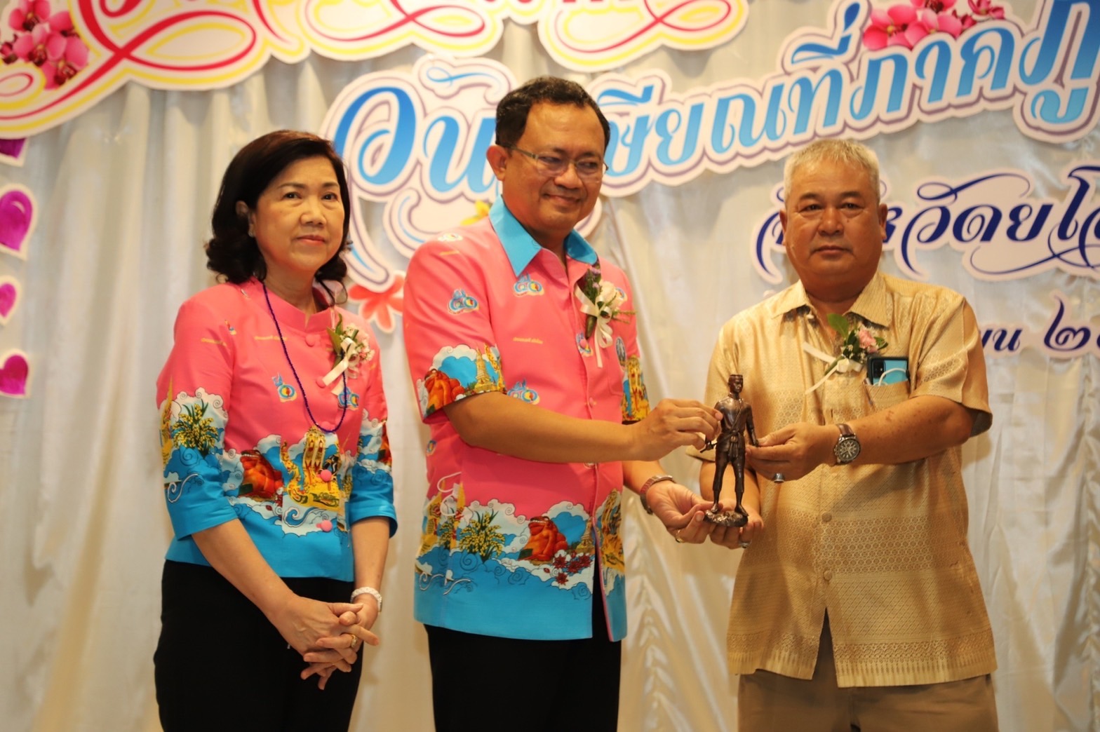 ?พช.ยโสธร​ ร่วมแสดงมุทิจิตต่อ ผู้บริหาร หัวหน้าส่วนราชการ จังหวัดยโสธร​ ใน​โอกาส​เกษียณอายุ​ราชการ