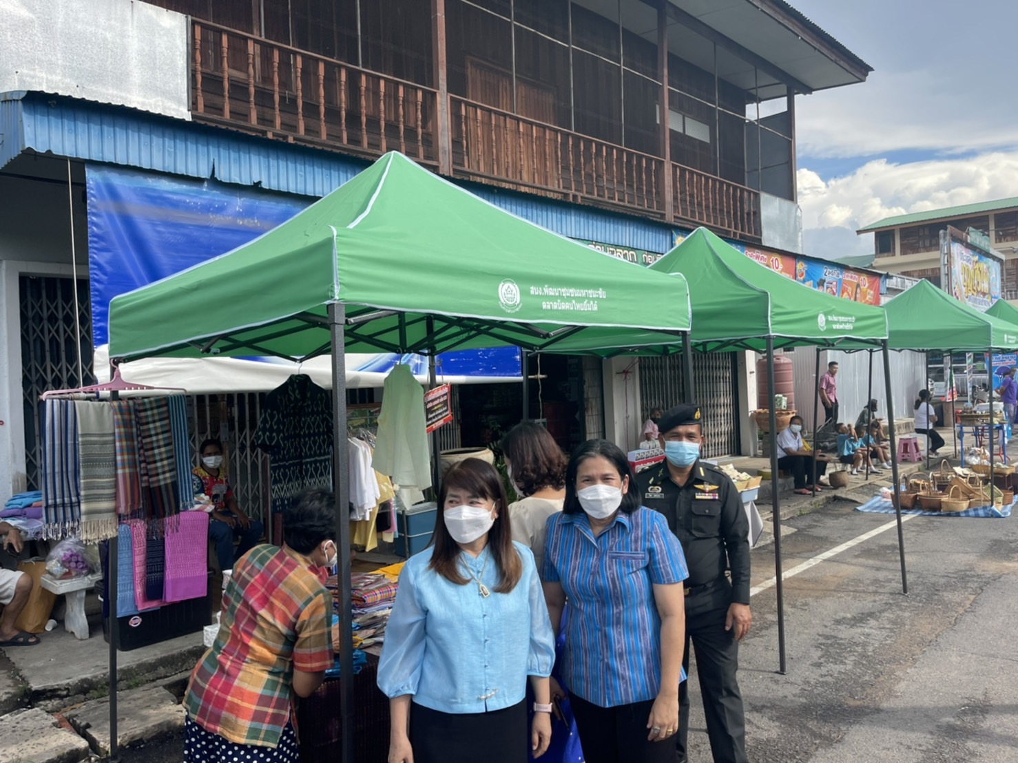 พช.ยโสธร   ร่วมกิจกรรมเปิดตลาดนัดคนไทยยิ้มได้ระดับอำเภอ