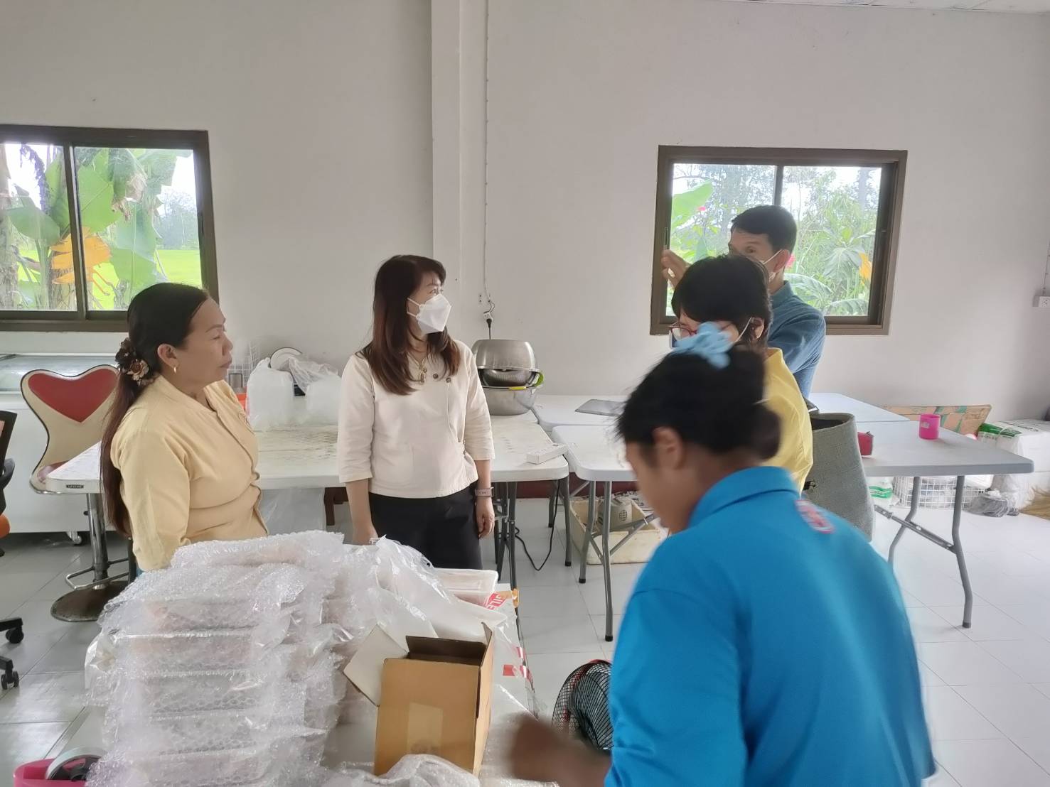 ?พช.ยโสธร ติดตามสนับสนุน การพัฒนาและยกระดับ กลุ่มผู้ผลิต ผู้ประกอบการ OTOP ประเภทผ้าและเครื่องแต่งกาย กลุ่มทอผ้านาสะแบง หมู่ 6 ต.โนนเปือย อ.กุดชุม และกลุ่ม otop กลุ่มแจ่วบองแม่จร ผลิตภัณฑ์ม่อนส้ม บ้านนาสะแบง ม.6 ต.โนนเปือย อ.กุดชุม