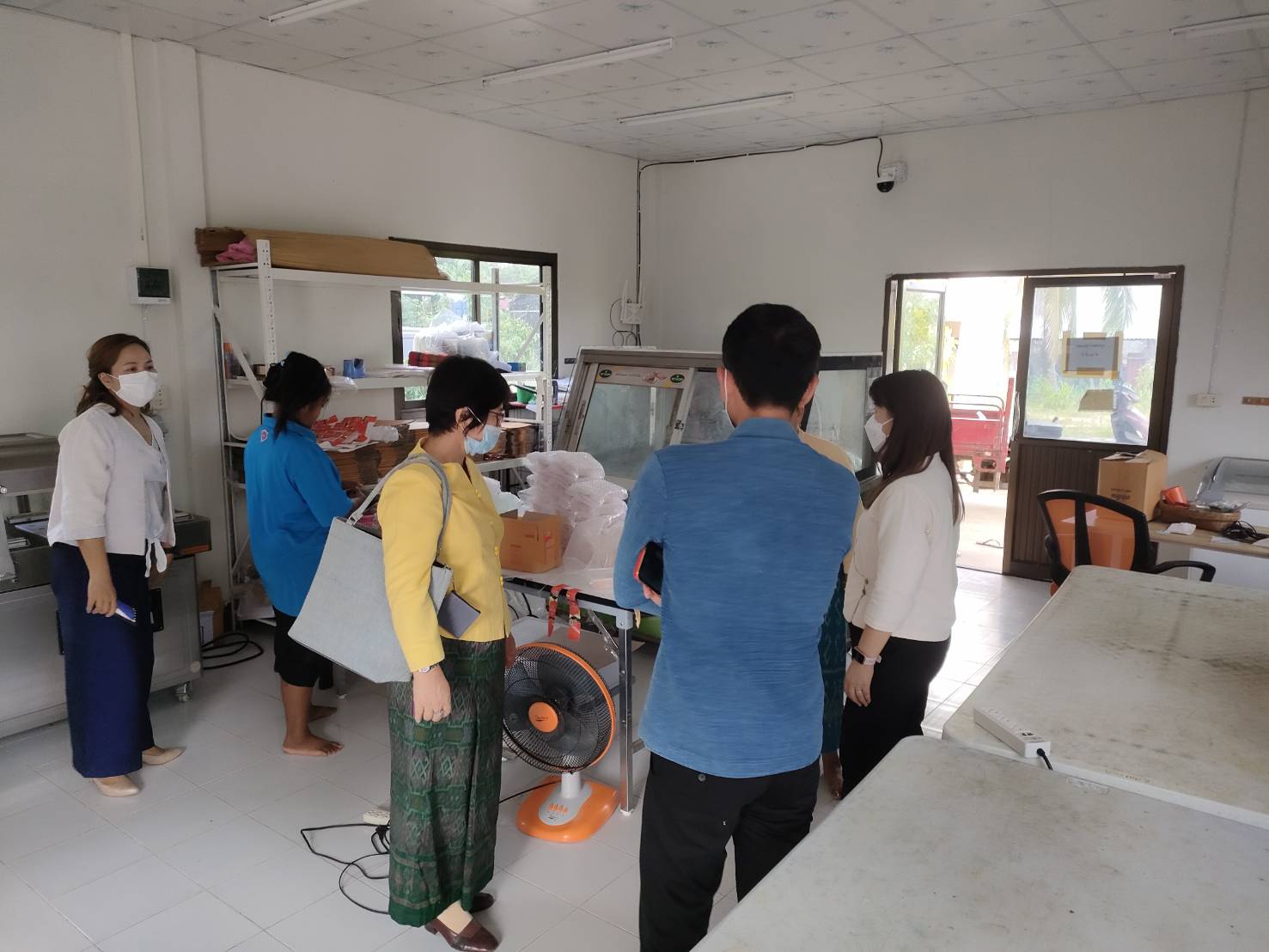 ?พช.ยโสธร ติดตามสนับสนุน การพัฒนาและยกระดับ กลุ่มผู้ผลิต ผู้ประกอบการ OTOP ประเภทผ้าและเครื่องแต่งกาย กลุ่มทอผ้านาสะแบง หมู่ 6 ต.โนนเปือย อ.กุดชุม และกลุ่ม otop กลุ่มแจ่วบองแม่จร ผลิตภัณฑ์ม่อนส้ม บ้านนาสะแบง ม.6 ต.โนนเปือย อ.กุดชุม