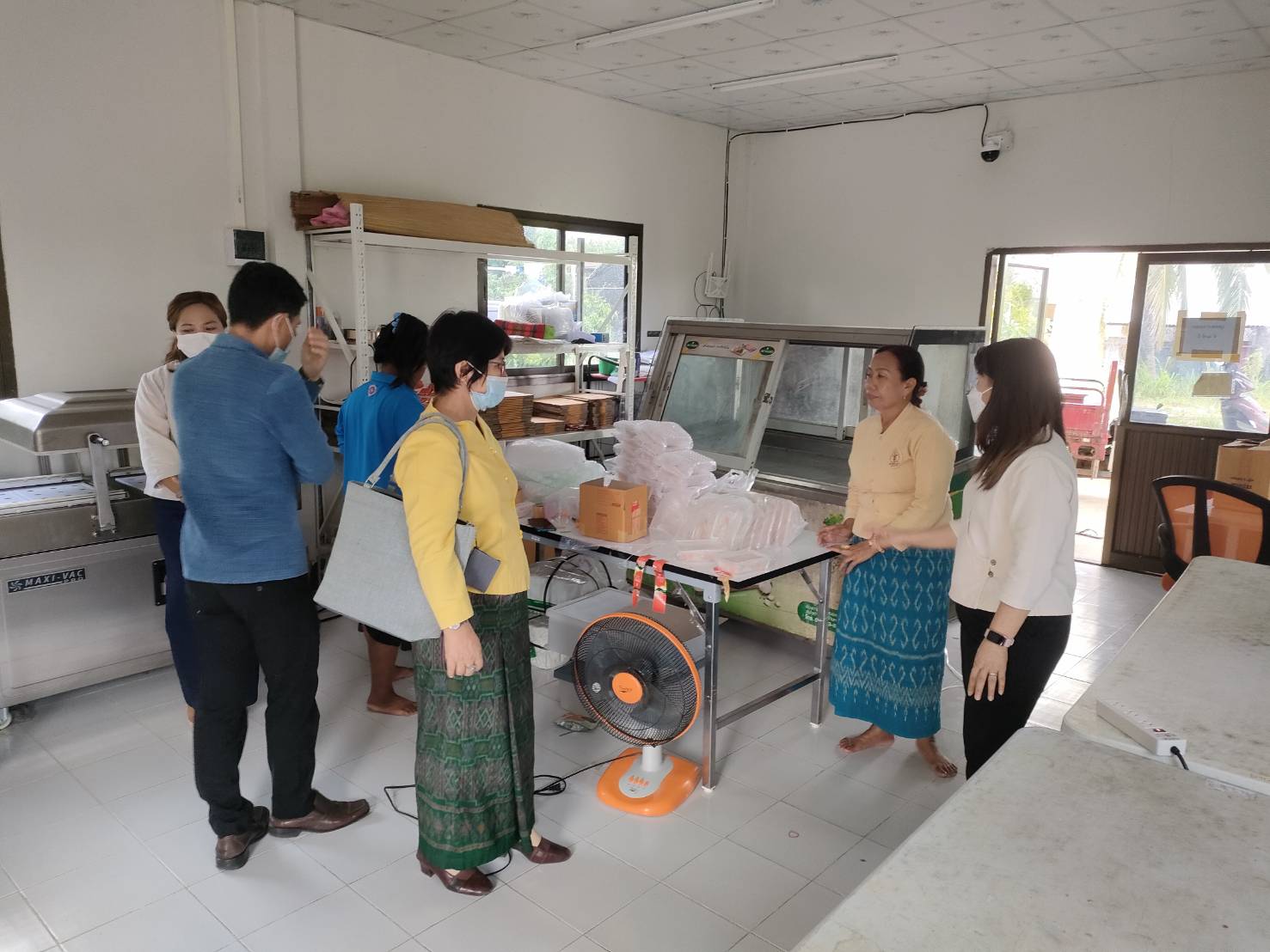 ?พช.ยโสธร ติดตามสนับสนุน การพัฒนาและยกระดับ กลุ่มผู้ผลิต ผู้ประกอบการ OTOP ประเภทผ้าและเครื่องแต่งกาย กลุ่มทอผ้านาสะแบง หมู่ 6 ต.โนนเปือย อ.กุดชุม และกลุ่ม otop กลุ่มแจ่วบองแม่จร ผลิตภัณฑ์ม่อนส้ม บ้านนาสะแบง ม.6 ต.โนนเปือย อ.กุดชุม