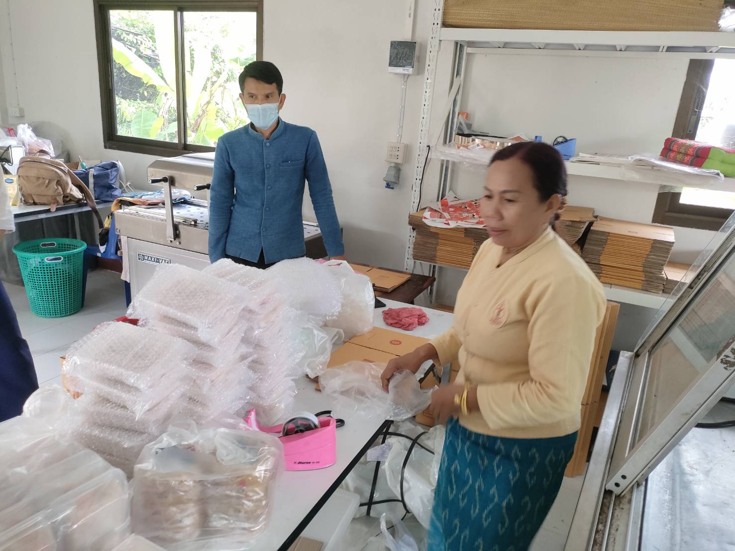 ?พช.ยโสธร ติดตามสนับสนุน การพัฒนาและยกระดับ กลุ่มผู้ผลิต ผู้ประกอบการ OTOP ประเภทผ้าและเครื่องแต่งกาย กลุ่มทอผ้านาสะแบง หมู่ 6 ต.โนนเปือย อ.กุดชุม และกลุ่ม otop กลุ่มแจ่วบองแม่จร ผลิตภัณฑ์ม่อนส้ม บ้านนาสะแบง ม.6 ต.โนนเปือย อ.กุดชุม