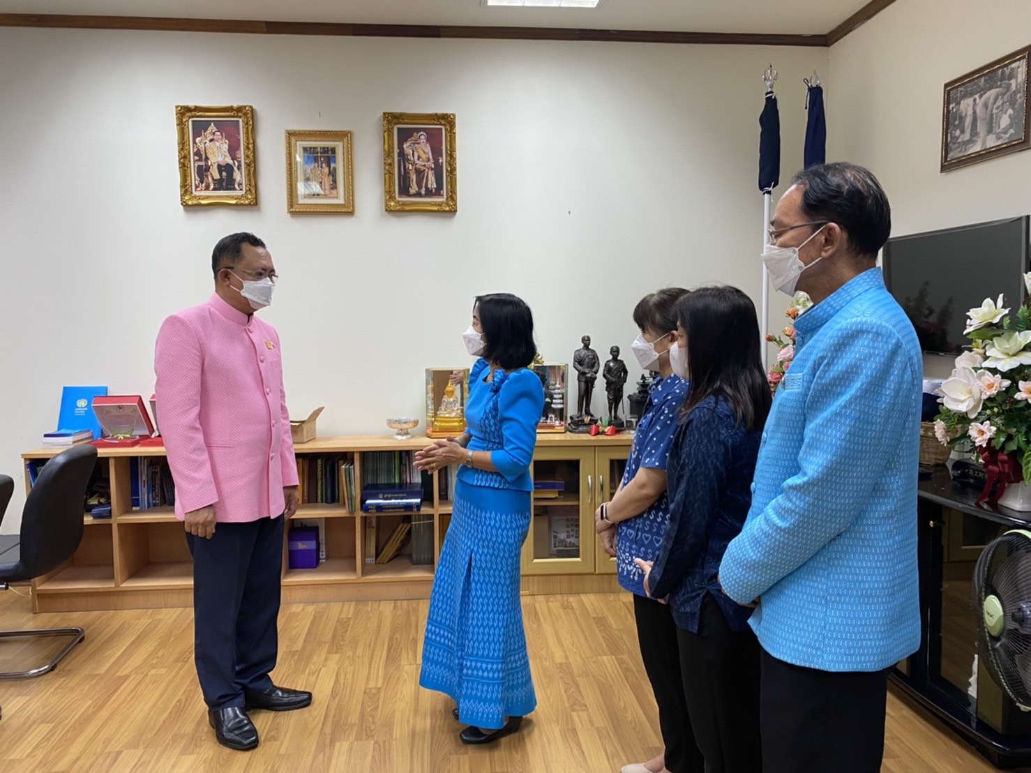 ?? ด้วยรักและผูกพัน และขอแสดงความยินดีอย่างยิ่ง ??