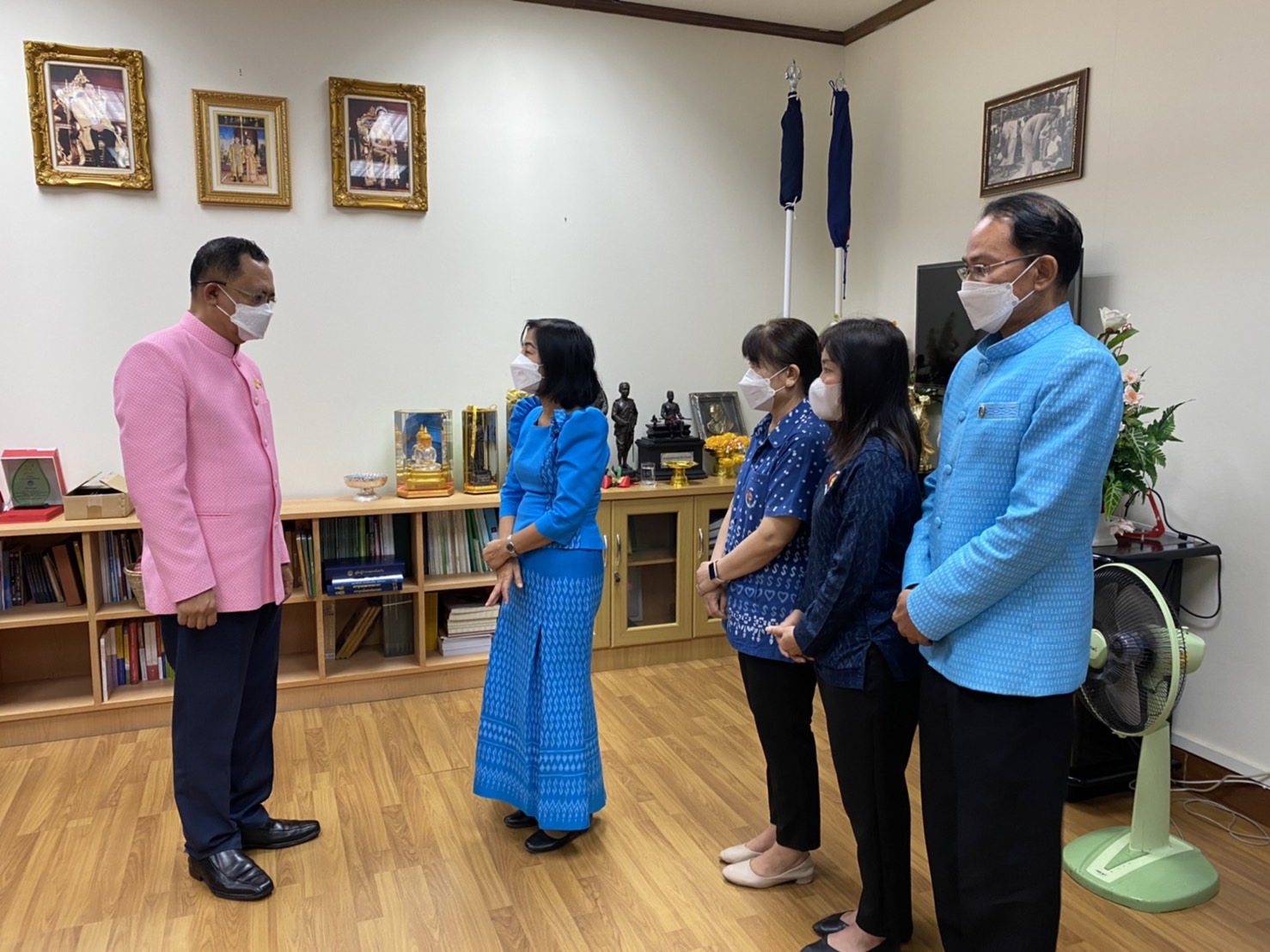 ?? ด้วยรักและผูกพัน และขอแสดงความยินดีอย่างยิ่ง ??