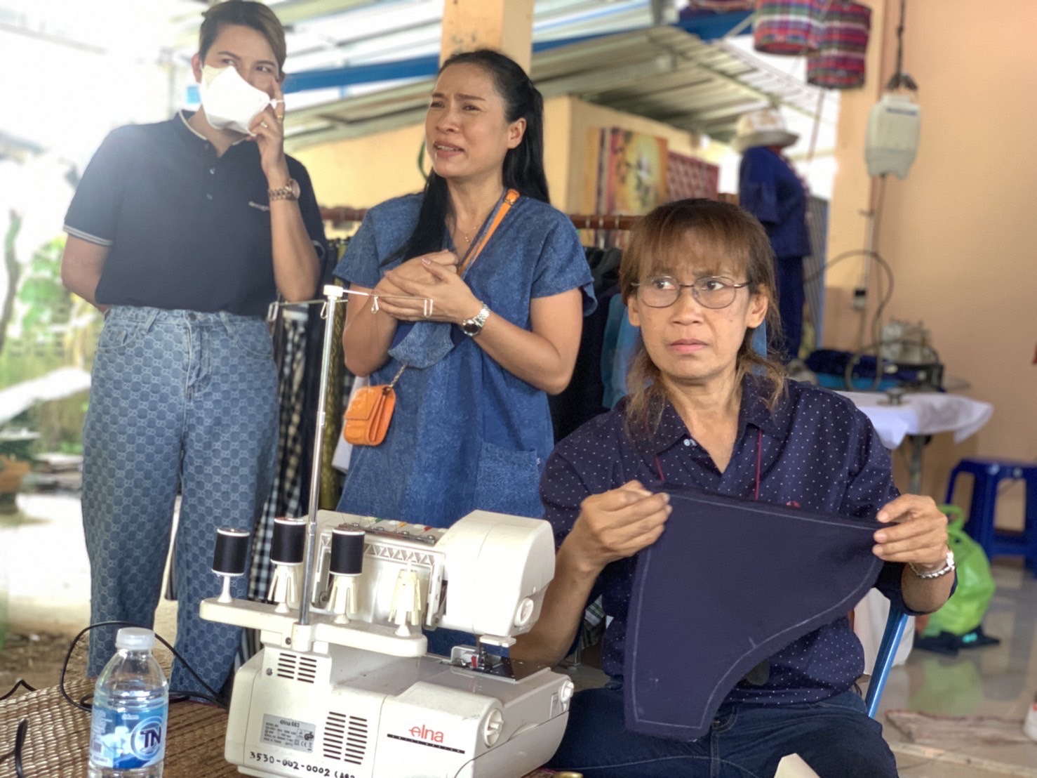 ?พช.ยโสธร ติดตามสนับสนุน การพัฒนาและยกระดับ กลุ่มผู้ผลิต ผู้ประกอบการ OTOP ประเภทผ้าและเครื่องแต่งกายกลุ่มจันท์ฉายผ้าไทยและกลุ่มวิสาหกิจชุมชนสหกรณ์บ้านม่วงกาซัง อำเภอเลิงนกทา