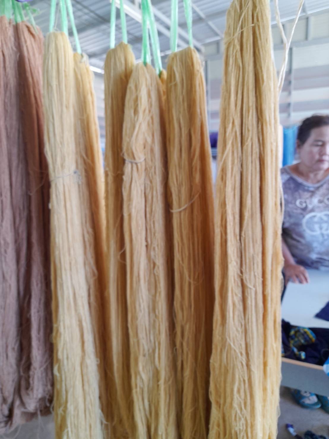 ?พช.ยโสธร ติดตามสนับสนุน การพัฒนาและยกระดับ กลุ่มผู้ผลิต ผู้ประกอบการ OTOP ประเภทผ้าและเครื่องแต่งกายกลุ่มจันท์ฉายผ้าไทยและกลุ่มวิสาหกิจชุมชนสหกรณ์บ้านม่วงกาซัง อำเภอเลิงนกทา