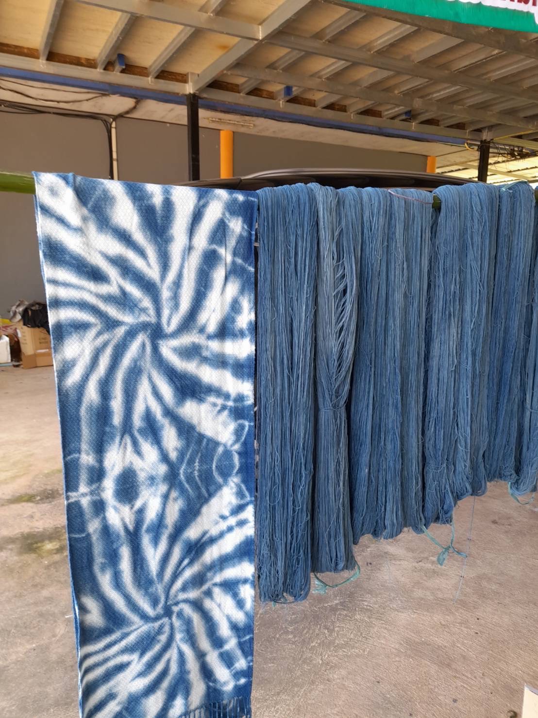 ?พช.ยโสธร ติดตามสนับสนุน การพัฒนาและยกระดับ กลุ่มผู้ผลิต ผู้ประกอบการ OTOP ประเภทผ้าและเครื่องแต่งกายกลุ่มจันท์ฉายผ้าไทยและกลุ่มวิสาหกิจชุมชนสหกรณ์บ้านม่วงกาซัง อำเภอเลิงนกทา