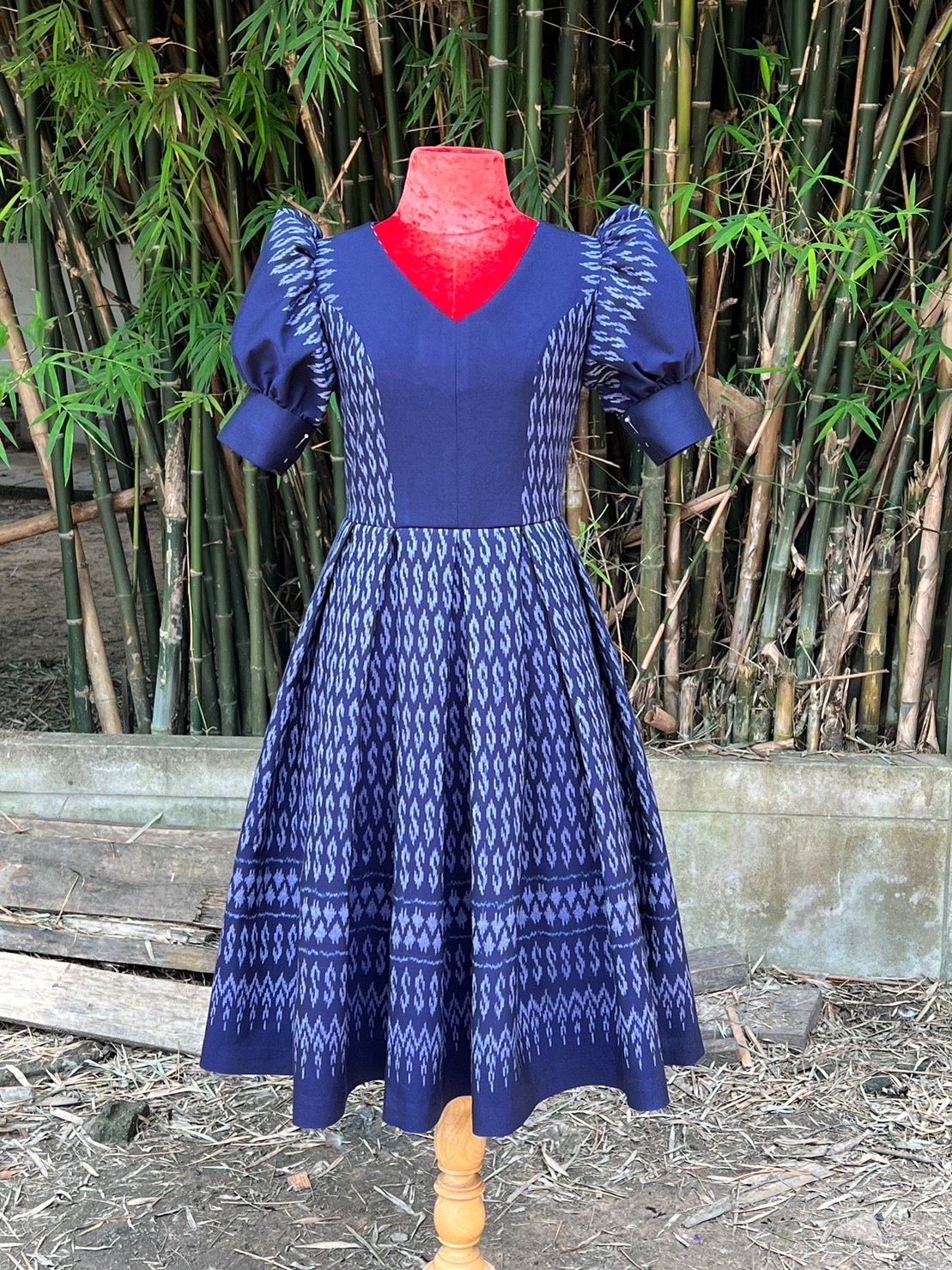 ?พช.ยโสธร ติดตามสนับสนุน การพัฒนาและยกระดับ กลุ่มผู้ผลิต ผู้ประกอบการ OTOP ประเภทผ้าและเครื่องแต่งกายกลุ่มจันท์ฉายผ้าไทยและกลุ่มวิสาหกิจชุมชนสหกรณ์บ้านม่วงกาซัง อำเภอเลิงนกทา