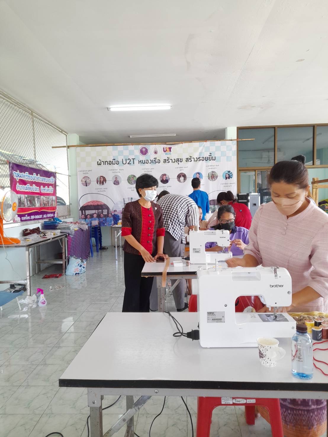 ?พช.ยโสธร ติดตามสนับสนุน การพัฒนาและยกระดับ กลุ่มผู้ผลิต ผู้ประกอบการ OTOP ประเภทผ้าและเครื่องแต่งกาย กลุ่มทอผ้ามัดหมี่บ้านนาเฮือง อำเภอไทยเจริญและกลุ่มสตรีทอผ้าบ้านหนองเรือ อำเภอเมืองยโสธร