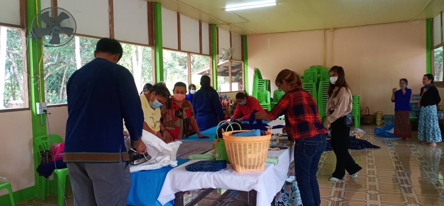 พช.ยโสธร ติดตามสนับสนุน การพัฒนาและยกระดับ กลุ่มผู้ผลิต ผู้ประกอบการ OTOP ประเภทผ้าและเครื่องแต่งกาย กลุ่มวิสาหกิจชุมชนกลุ่มพระเสาร์ Thai silk ต.พระเสาร์ อ.มหาชนะชัย และกลุ่มสตรีทอผ้าฟ้าห่วน หมู่ 1 ต.ฟ้าห่วน อ.ค้อวัง จังหวัดยโสธร